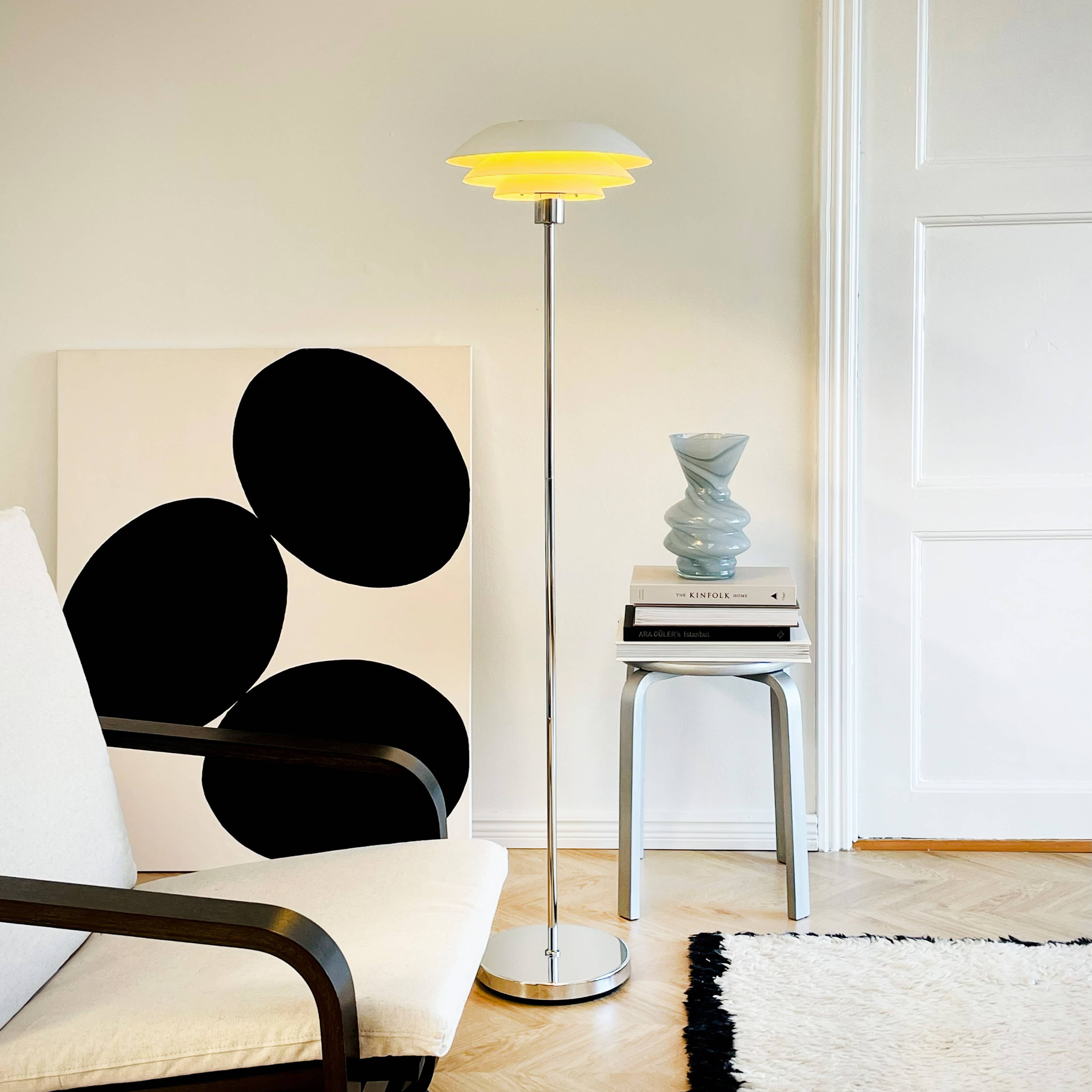 Dl31 Floor Lamp, från Dyberg Larsen, i färgen white. Klicka för att öppna bilden i stort format