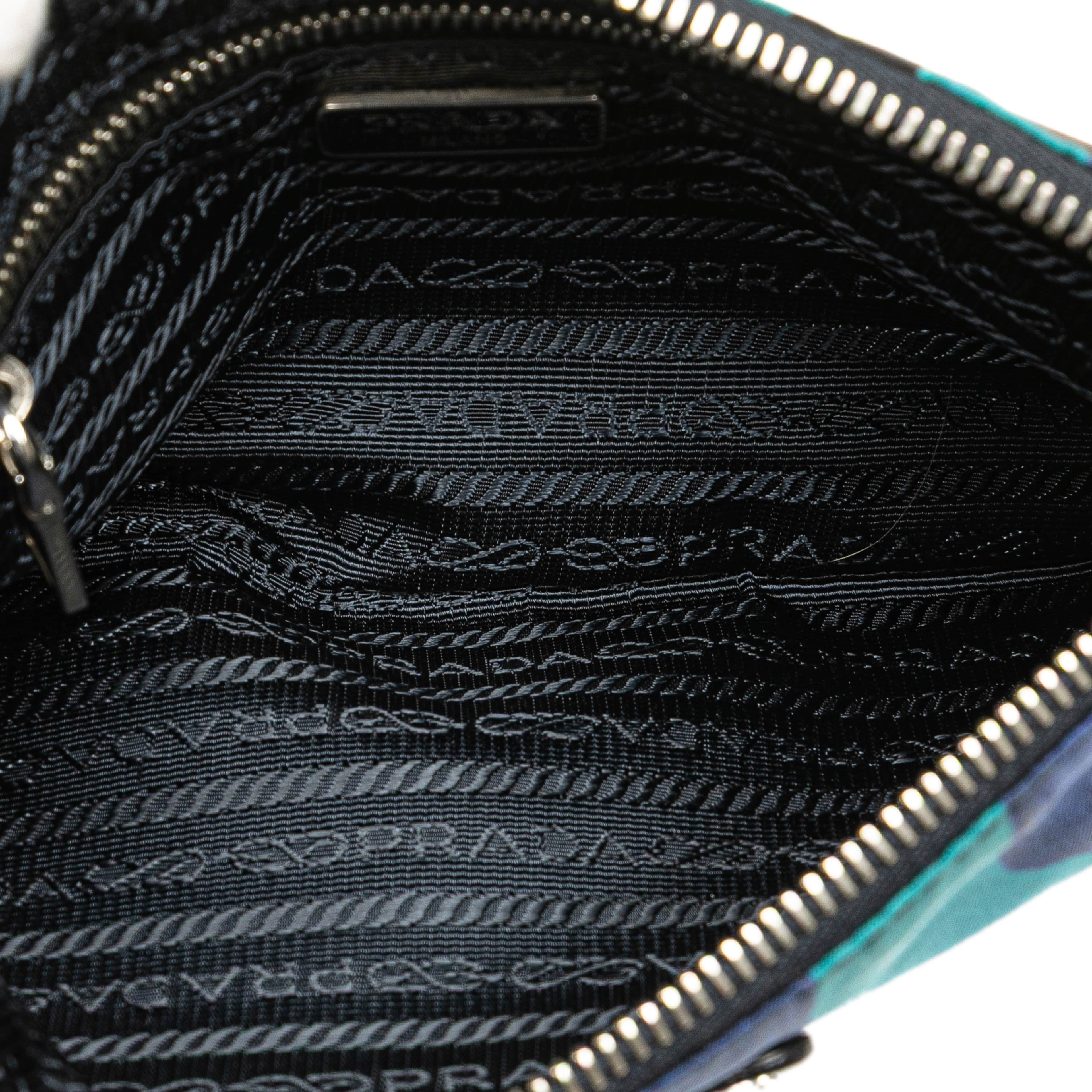 Prada Tessuto Camouflage Clutch, från Luxclusif, i färgen blue. Klicka för att öppna bilden i stort format