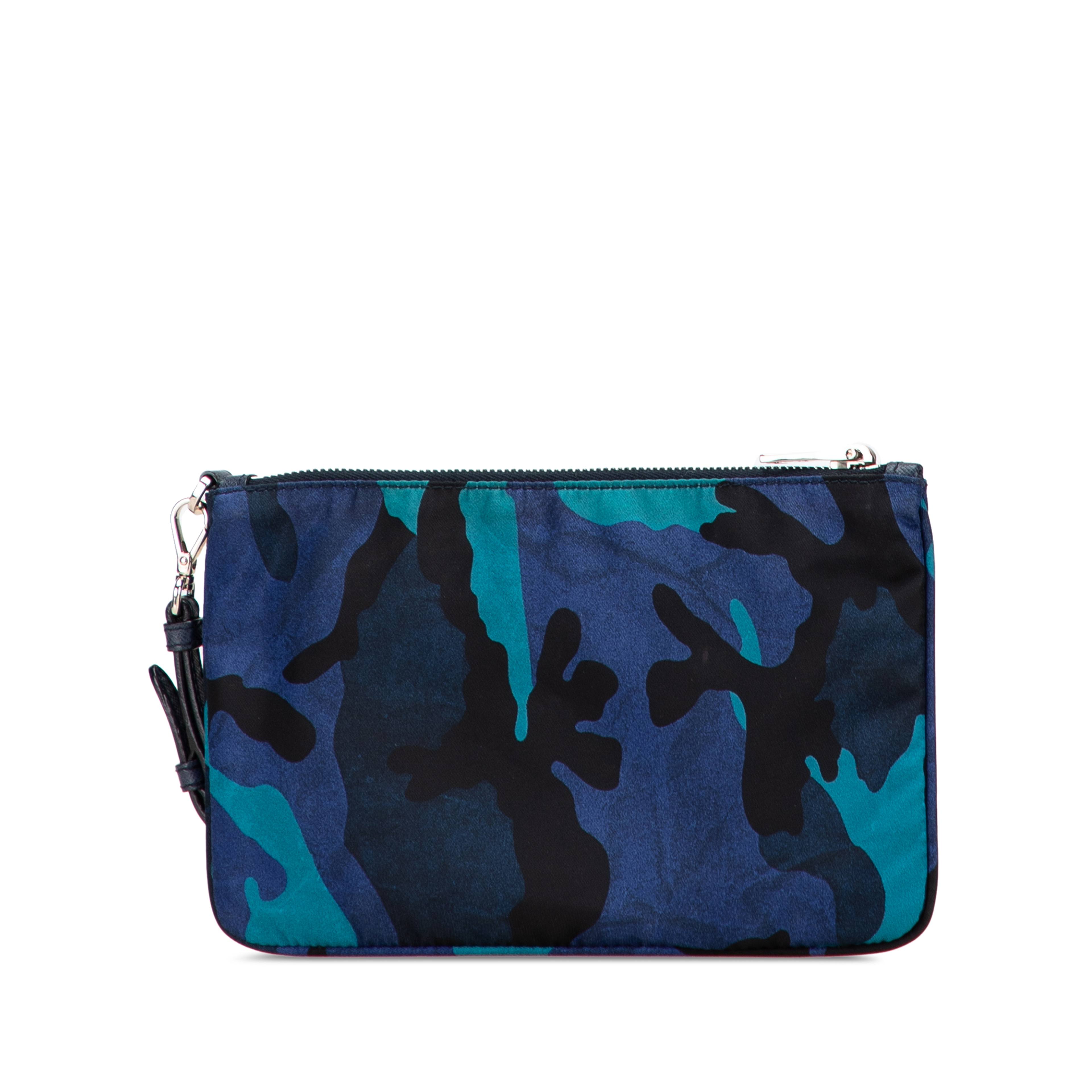 Prada Tessuto Camouflage Clutch, från Luxclusif, i färgen blue. Klicka för att öppna bilden i stort format
