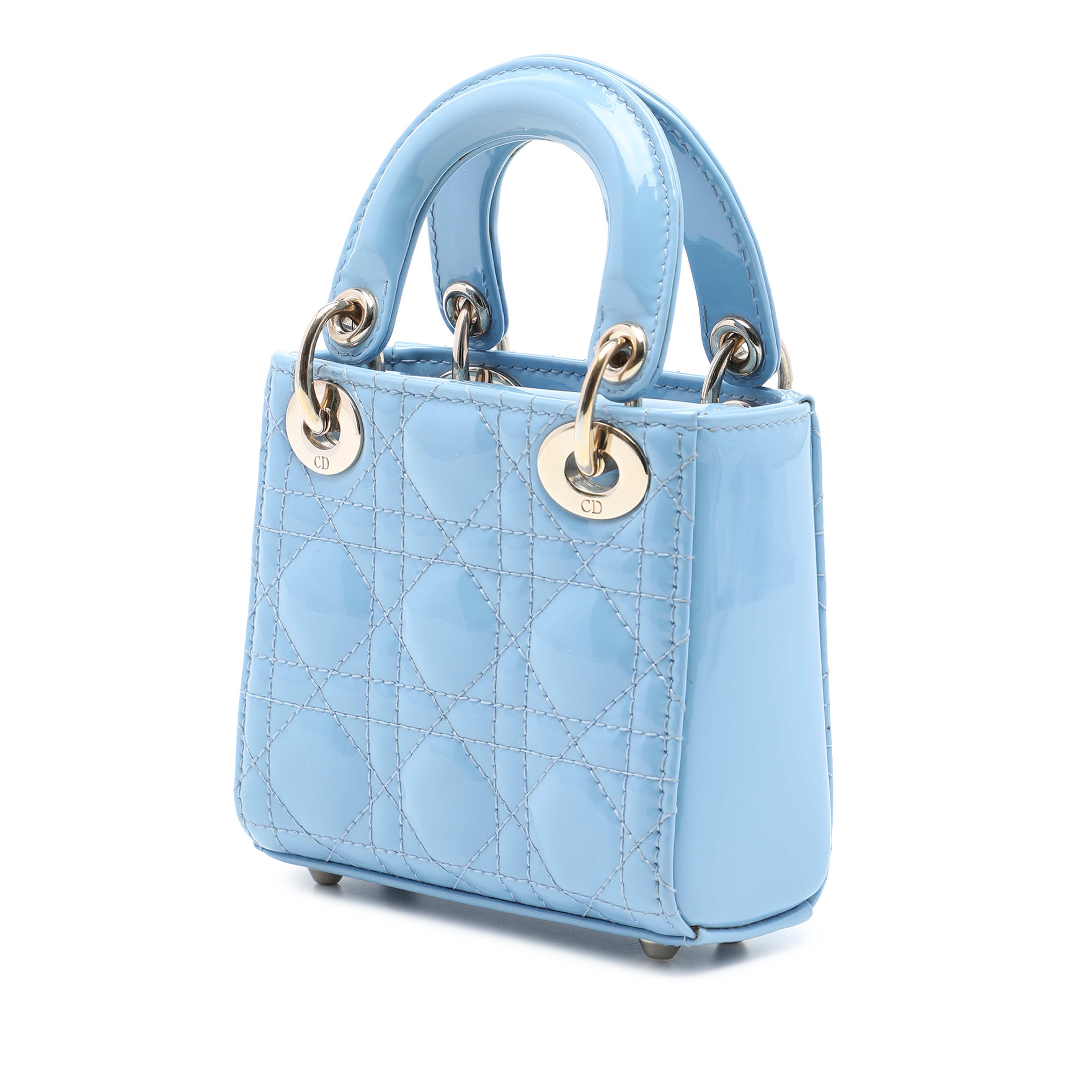 Dior Micro Patent Cannage Lady Dior, från Luxclusif, i färgen blå. Klicka för att öppna bilden i stort format
