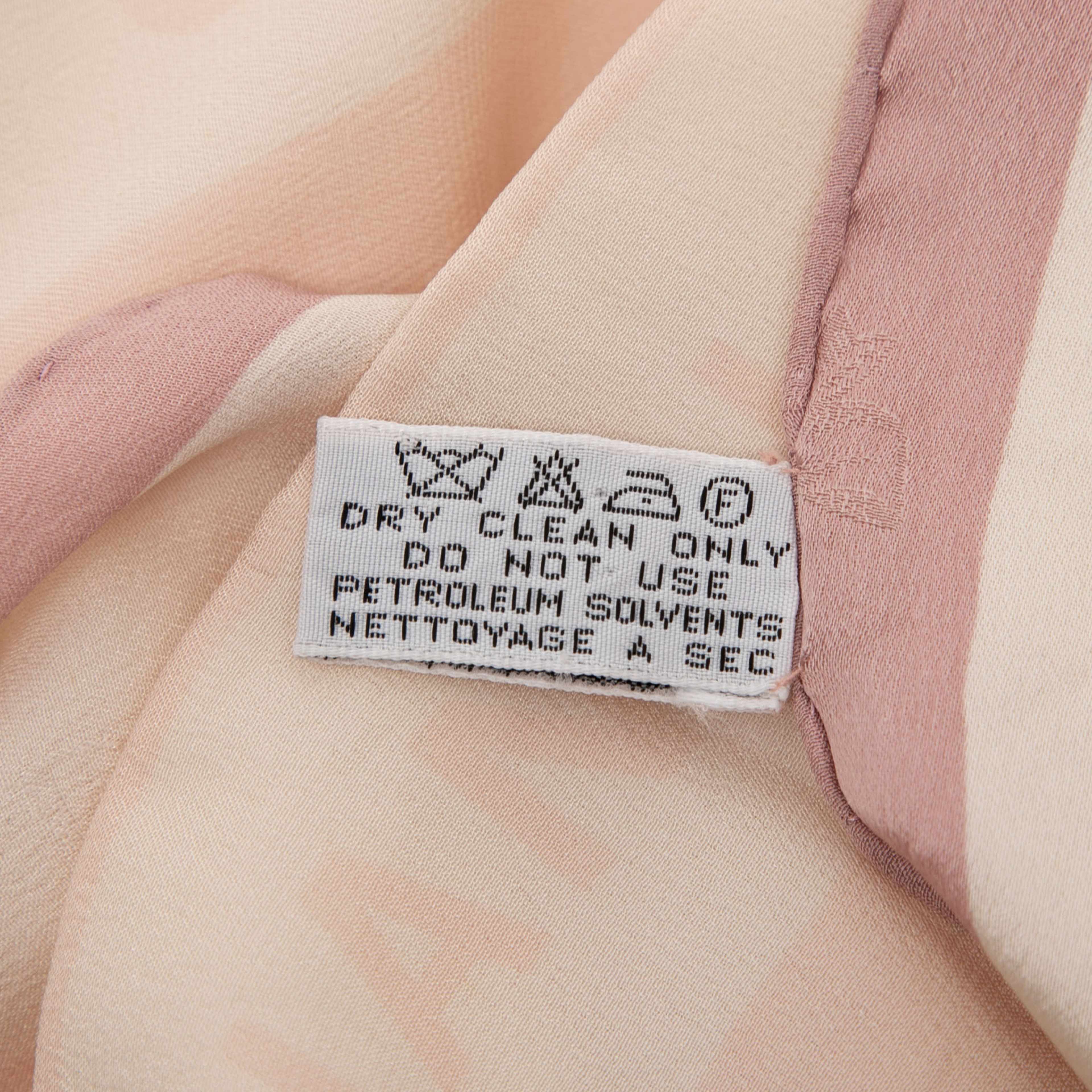 Chanel Logo Ribbon Print Silk Scarf, från Luxclusif, i färgen light pink. Klicka för att öppna bilden i stort format