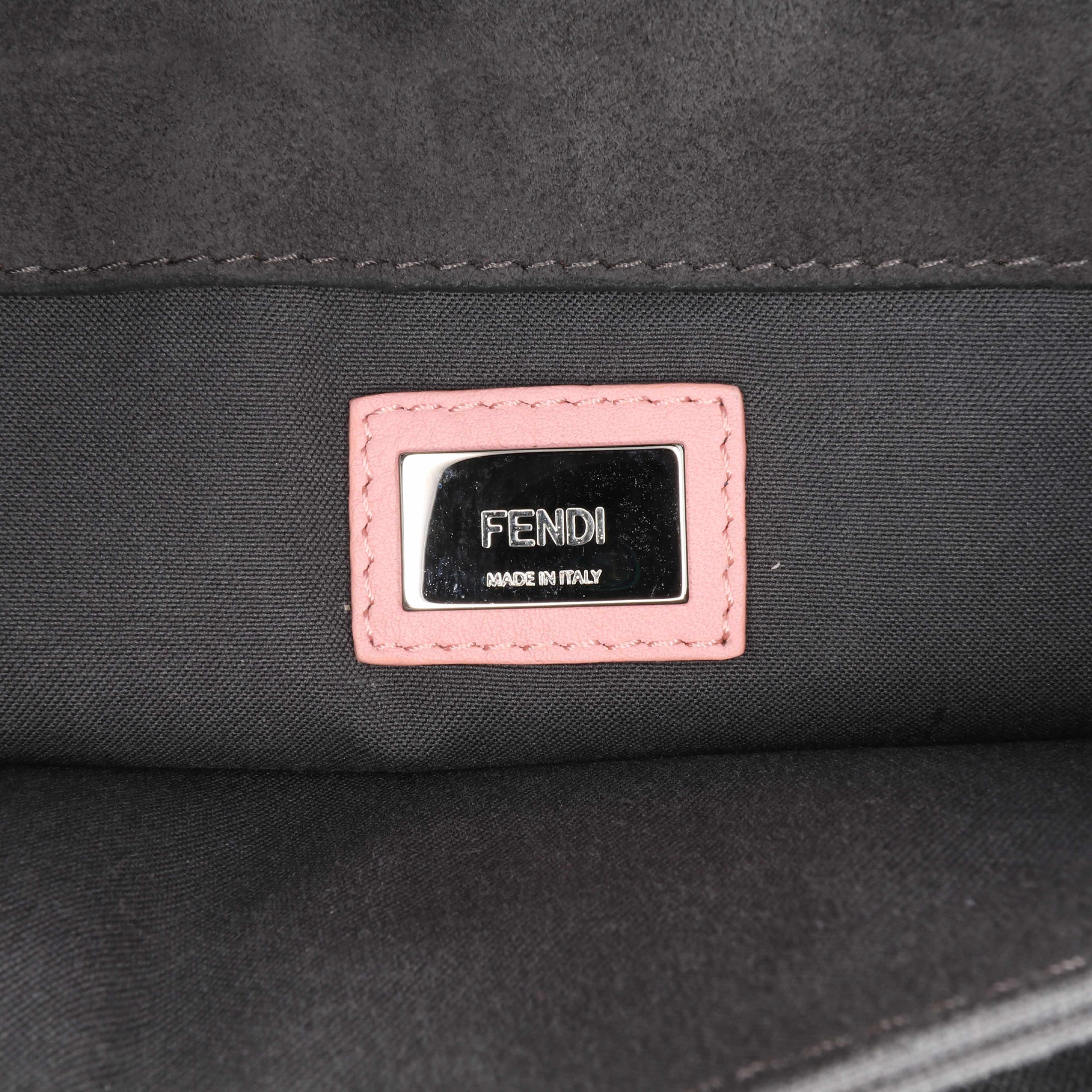 Fendi Calfskin 3baguette Shoulder Bag, från Luxclusif, i färgen light pink.