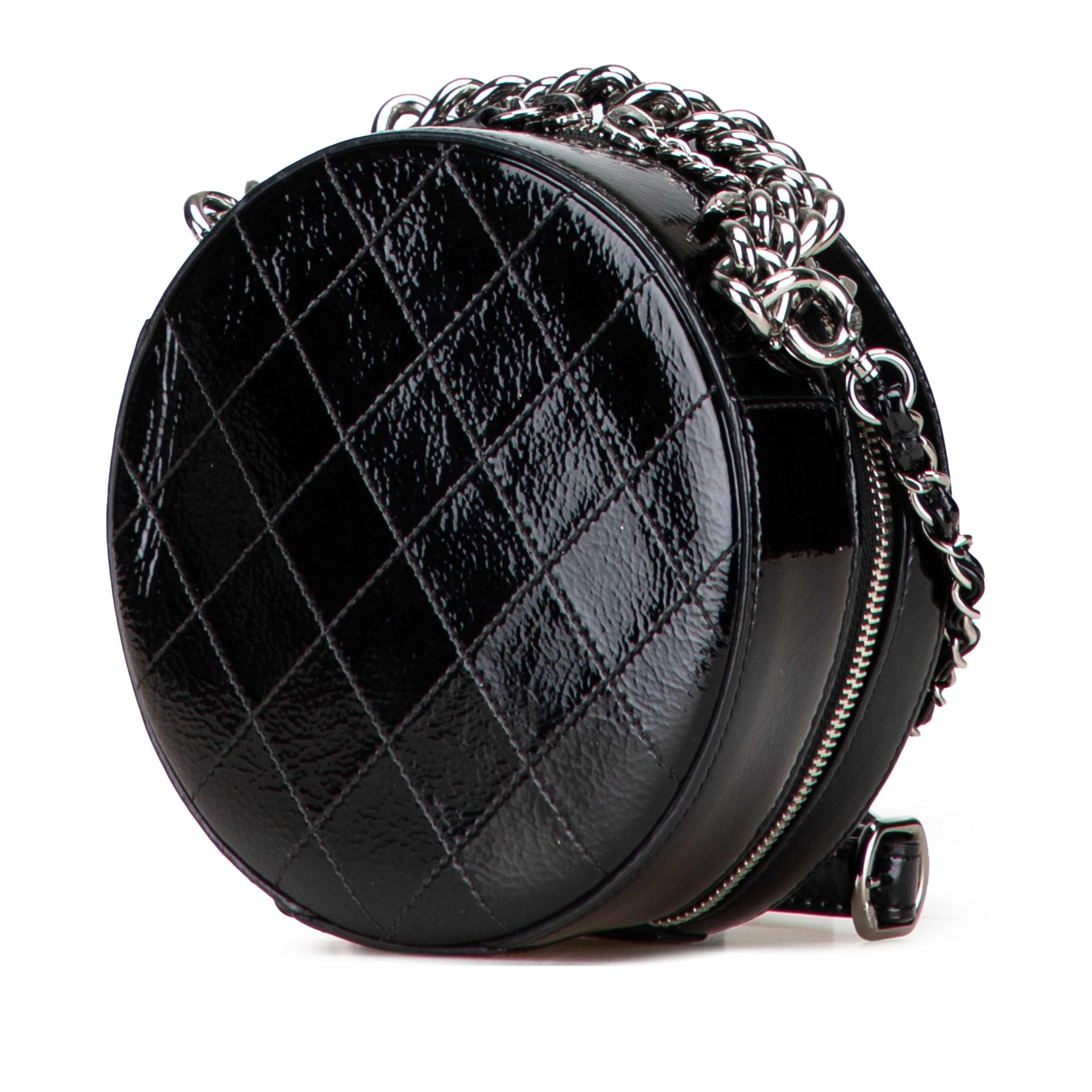 Chanel Patent Round As Earth Bag, från Luxclusif, i färgen black. Klicka för att öppna bilden i stort format