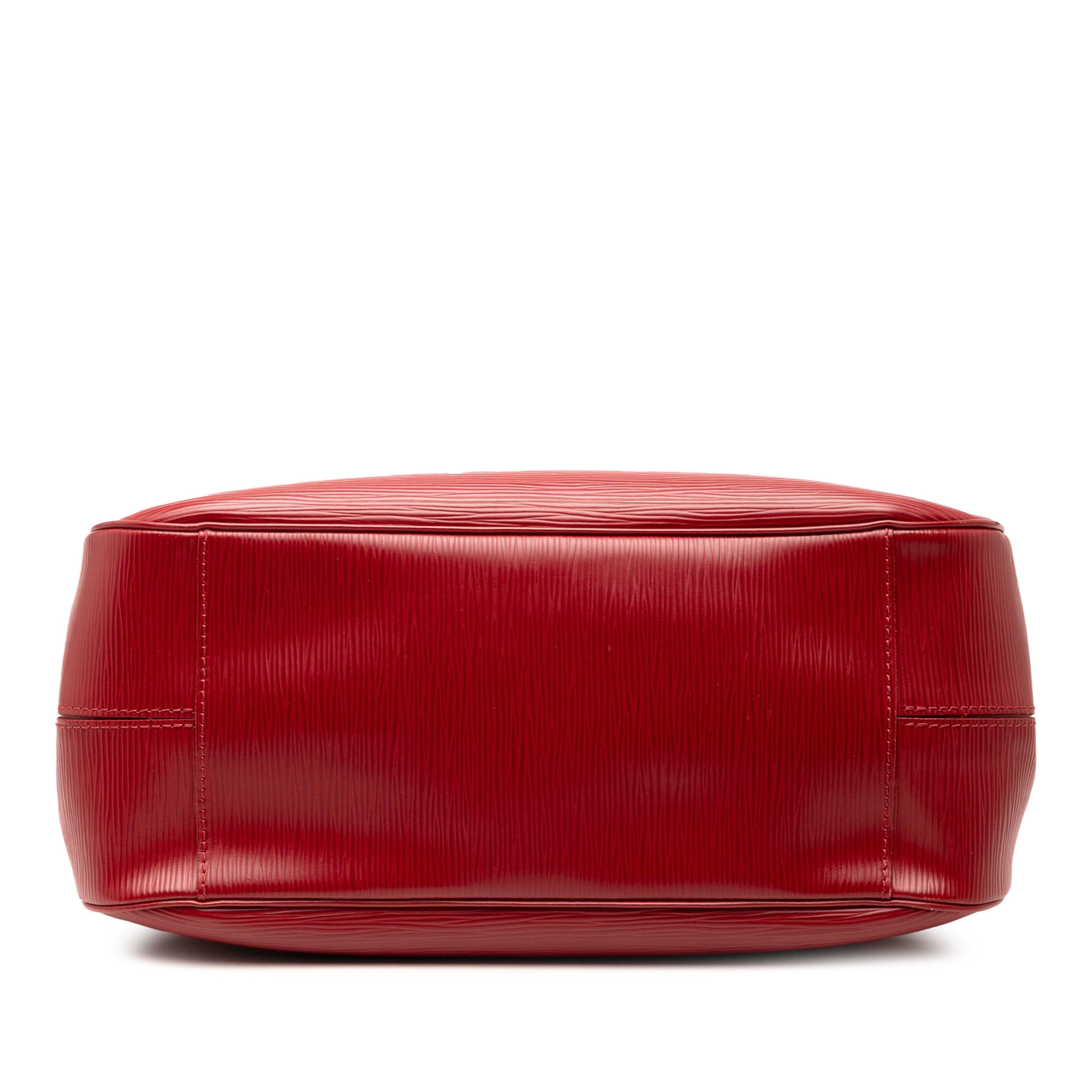 Louis Vuitton Epi Passy Pm, från Luxclusif, i färgen red. Klicka för att öppna bilden i stort format