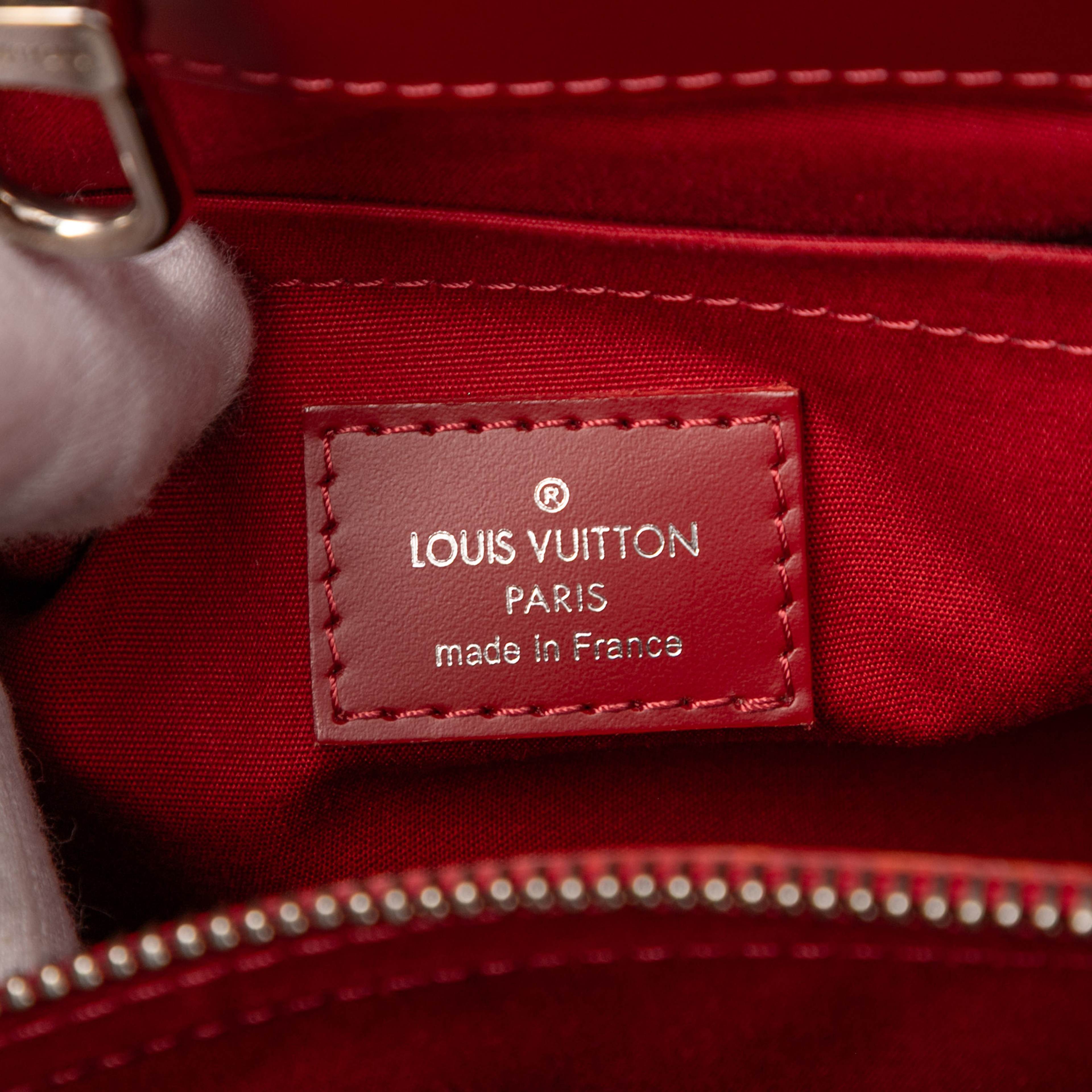 Louis Vuitton Epi Passy Pm, från Luxclusif, i färgen red. Klicka för att öppna bilden i stort format