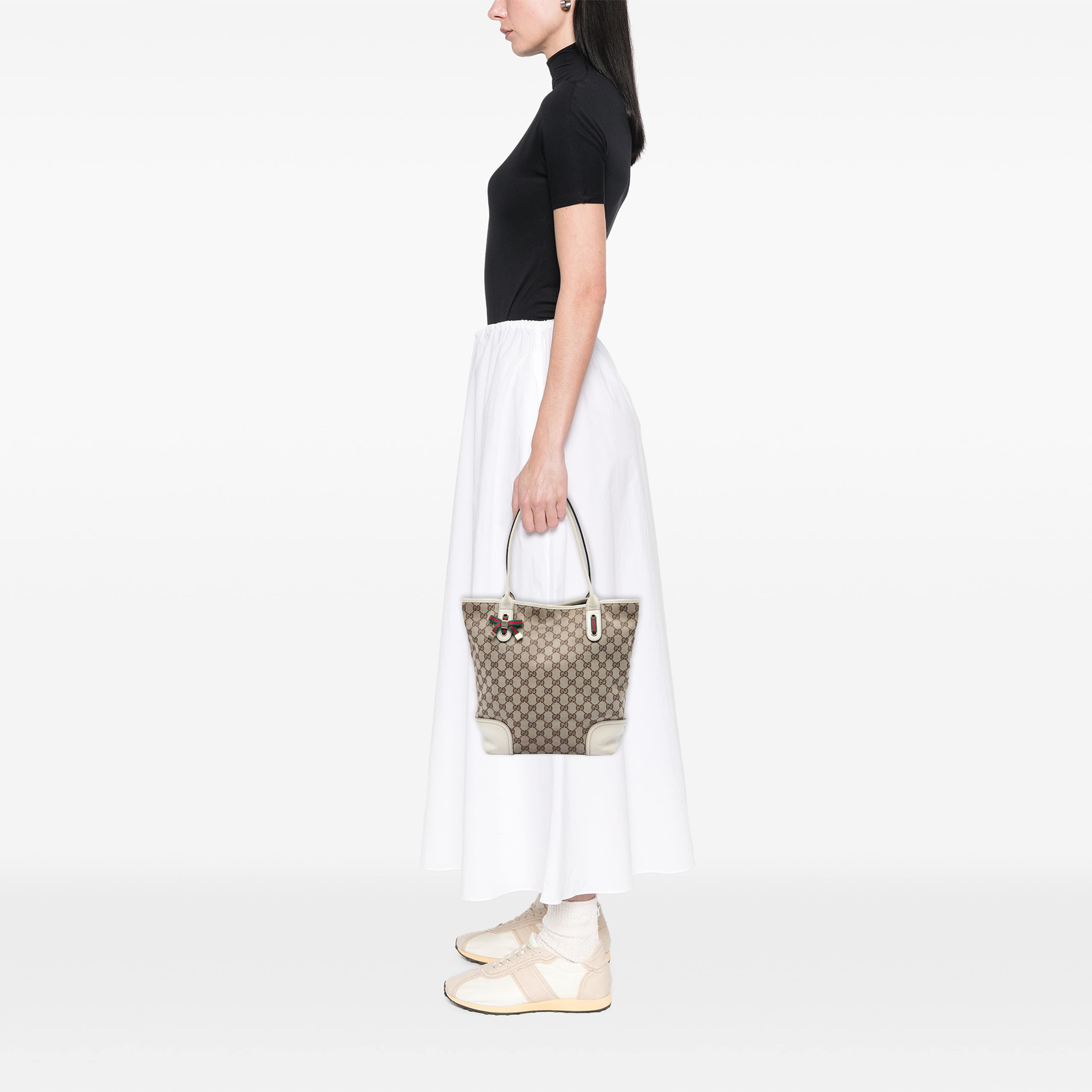 Gucci Gg Canvas Princy Tote, från Luxclusif, i färgen vit. Klicka för att öppna bilden i stort format