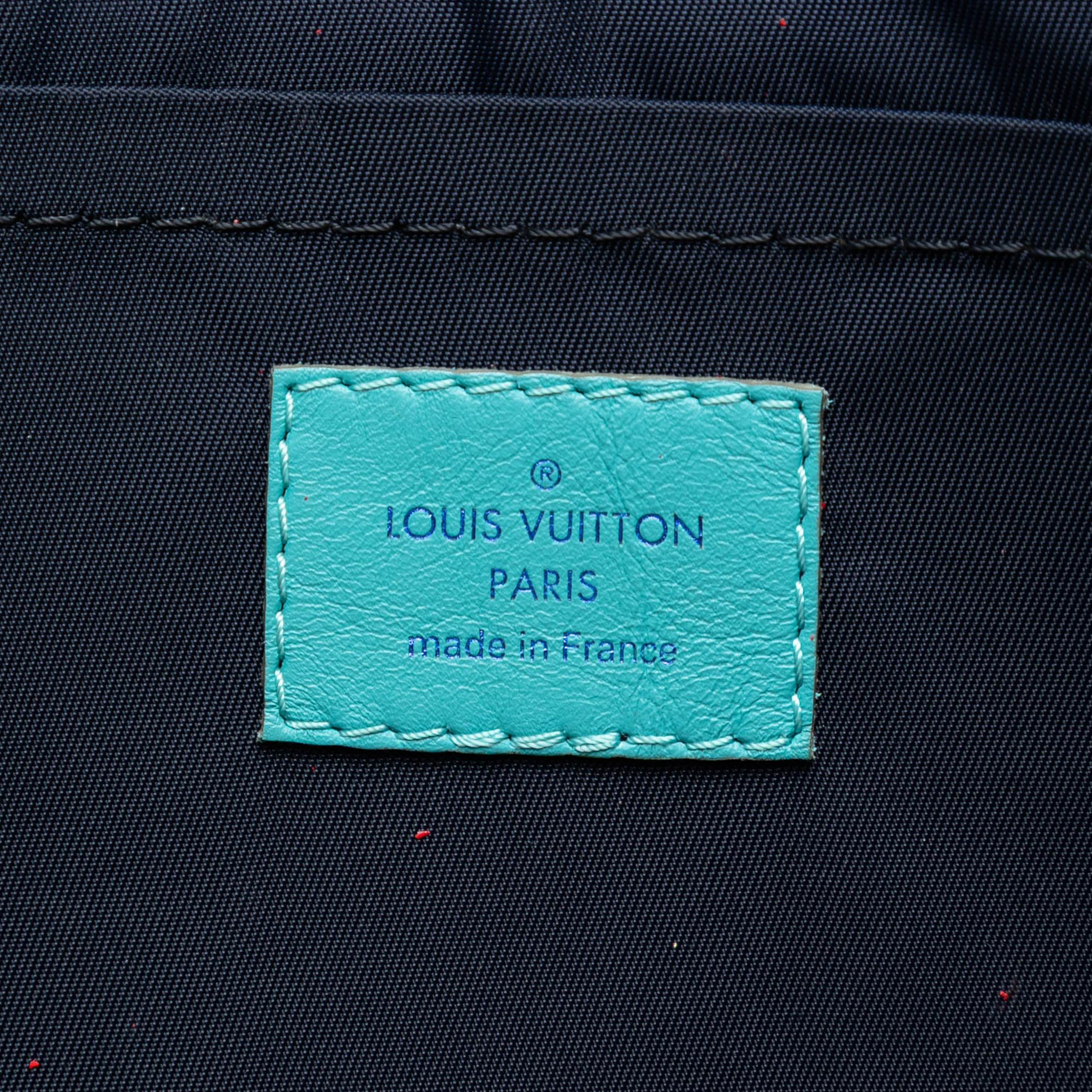 Louis Vuitton Monogram Pacific Outdoor Apollo Pochette, från Luxclusif, i färgen blue. Klicka för att öppna bilden i stort format