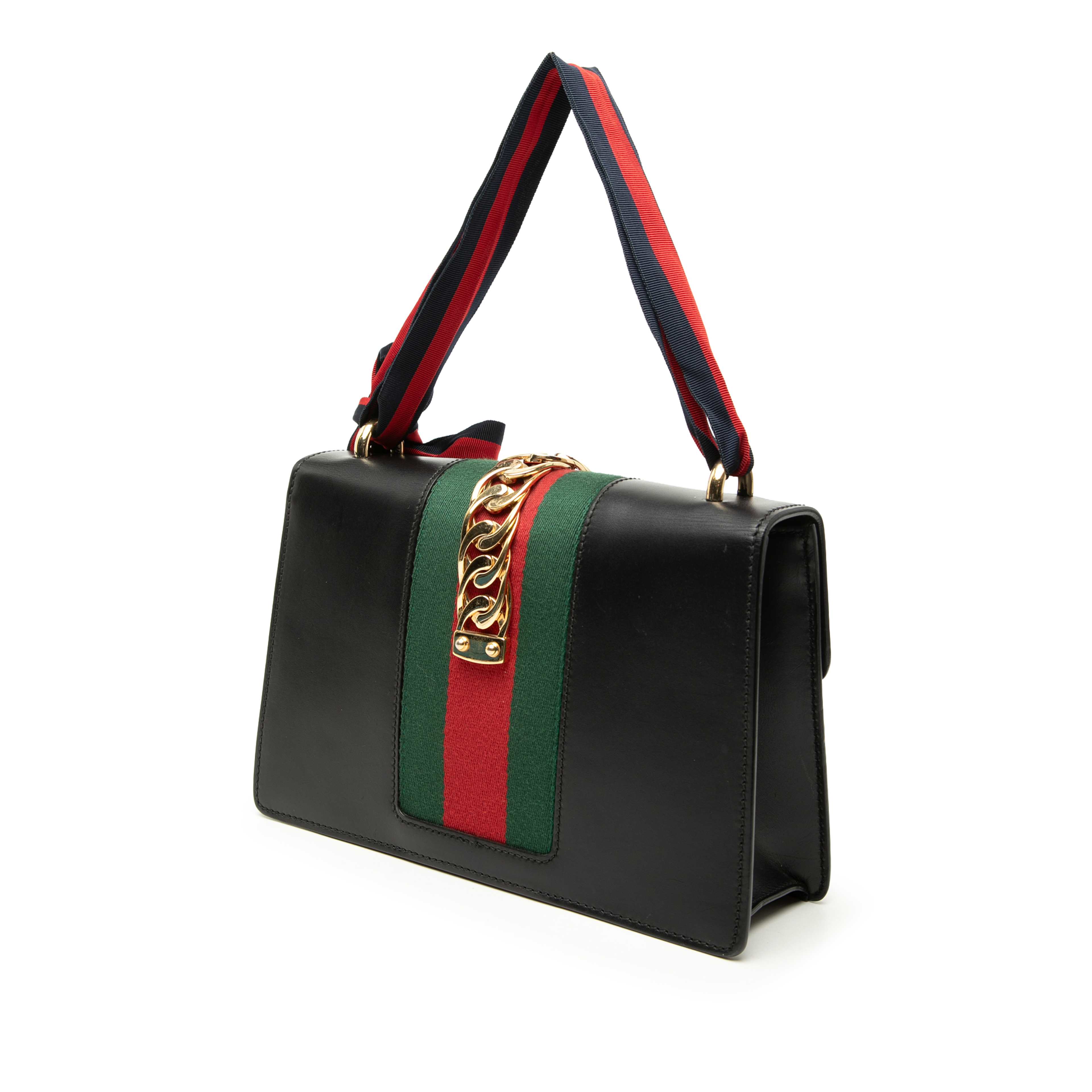 Gucci Small Calfskin Web Sylvie Satchel, från Luxclusif, i färgen svart. Klicka för att öppna bilden i stort format