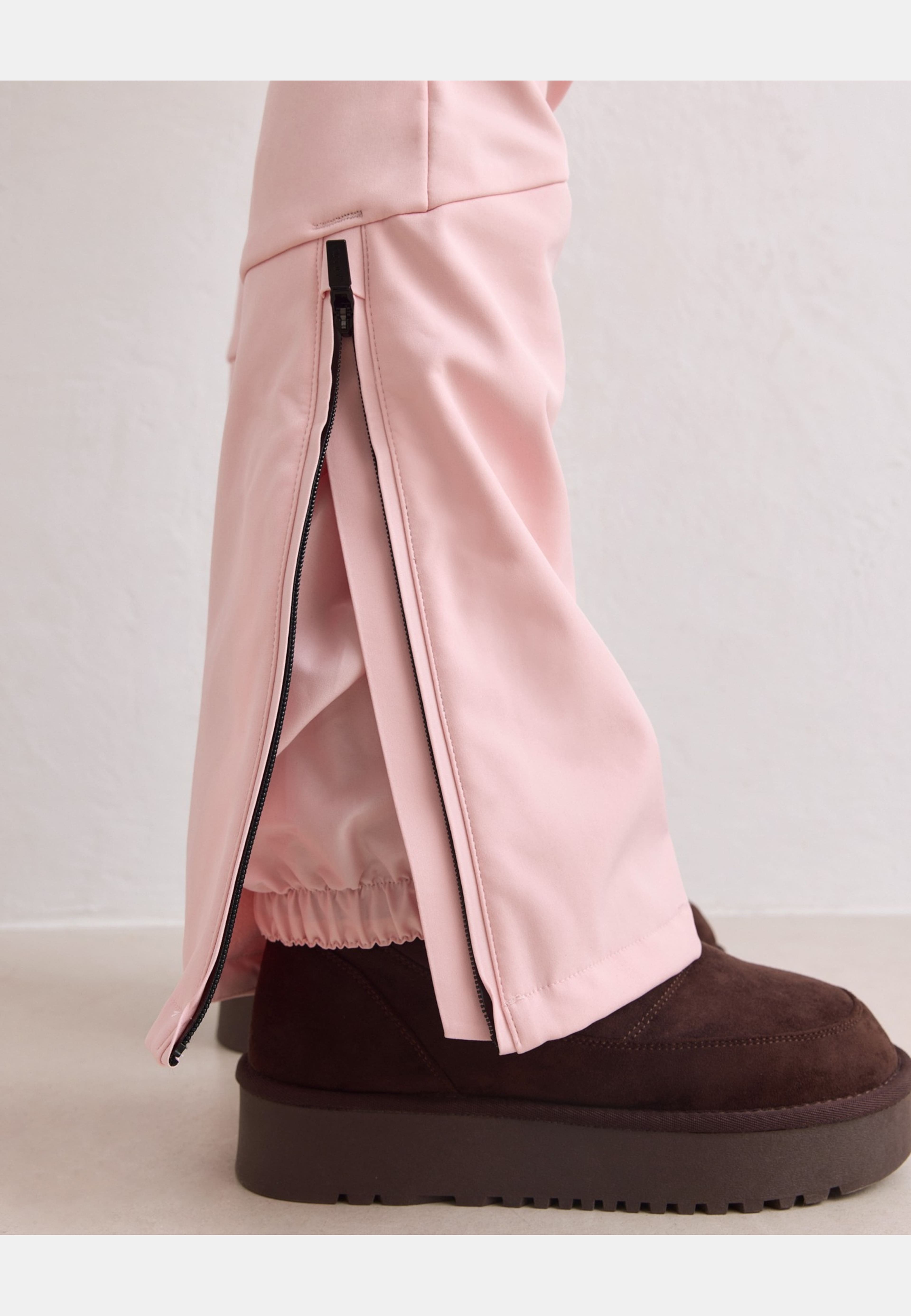Stretch Thermo Bib Pants, från aim'n, i färgen pink frost. Klicka för att öppna bilden i stort format