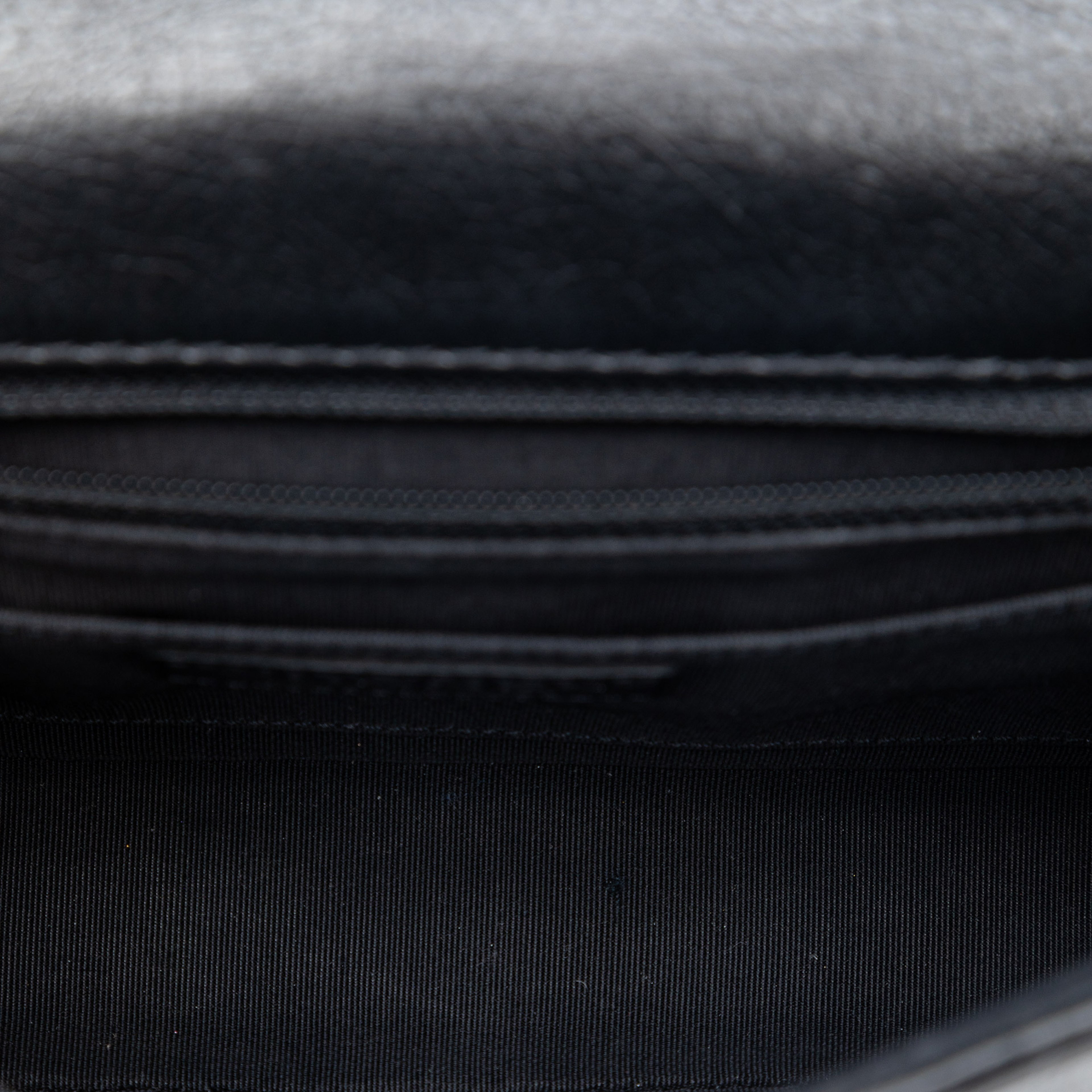 Chanel Small Cc Quilted Lambskin Embossed Braid Single Flap, från Luxclusif, i färgen black. Klicka för att öppna bilden i stort format