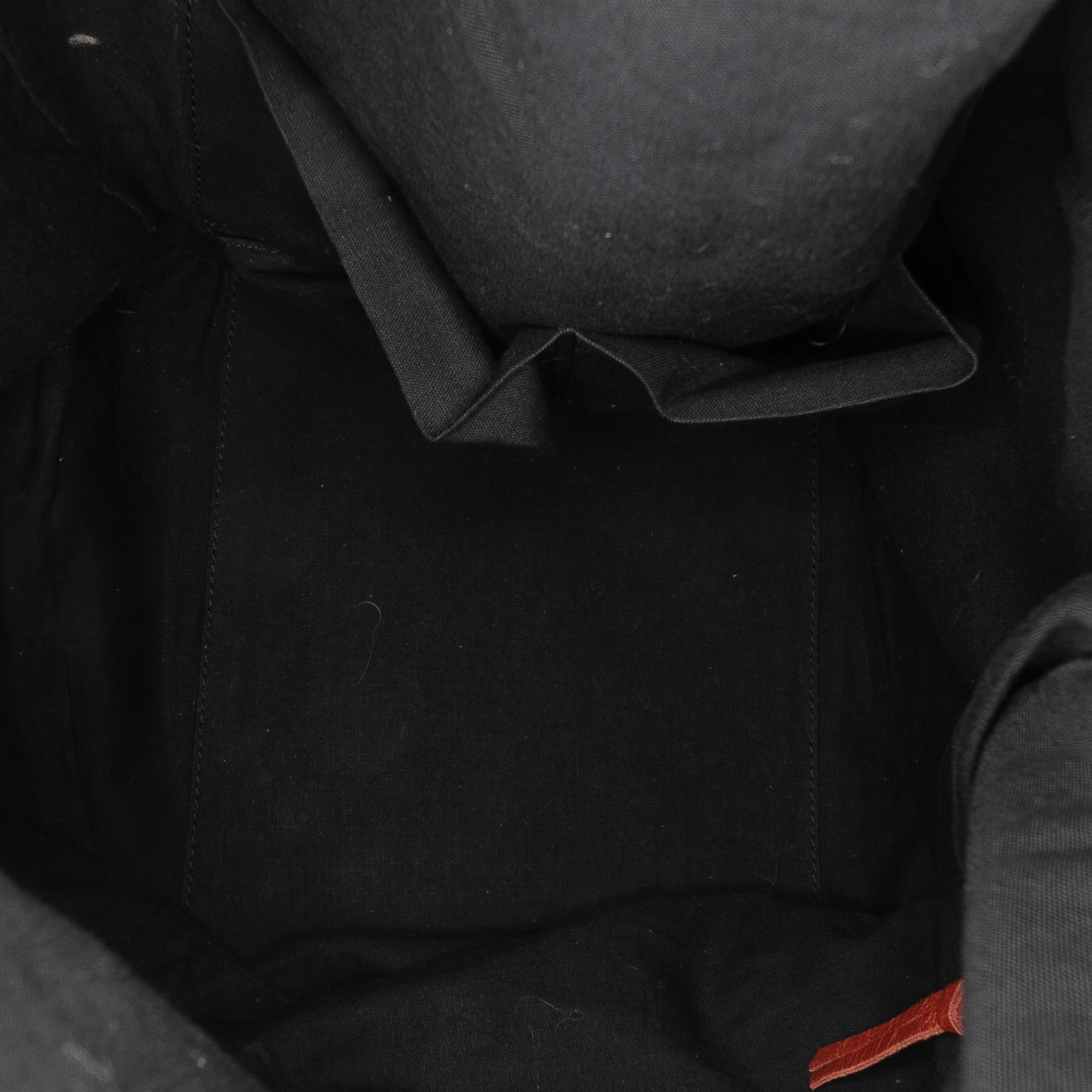 Balenciaga Lambskin Motocross Classic Traveler Convertible Backpack, från Luxclusif, i färgen red. Klicka för att öppna bilden i stort format