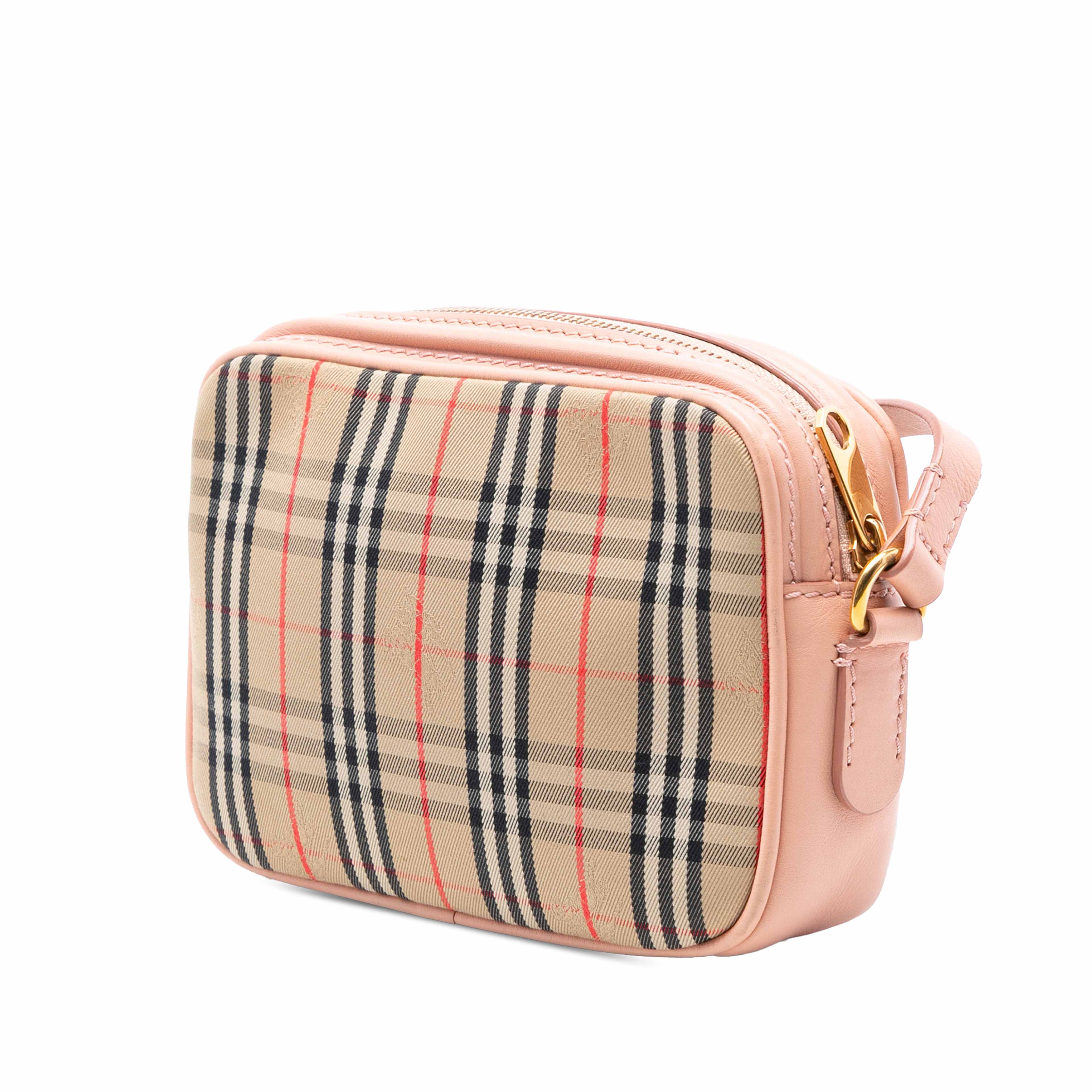 Burberry 1983 Knight Check Canvas And Calfskin Link Camera Bag, från Luxclusif, i färgen beige. Klicka för att öppna bilden i stort format