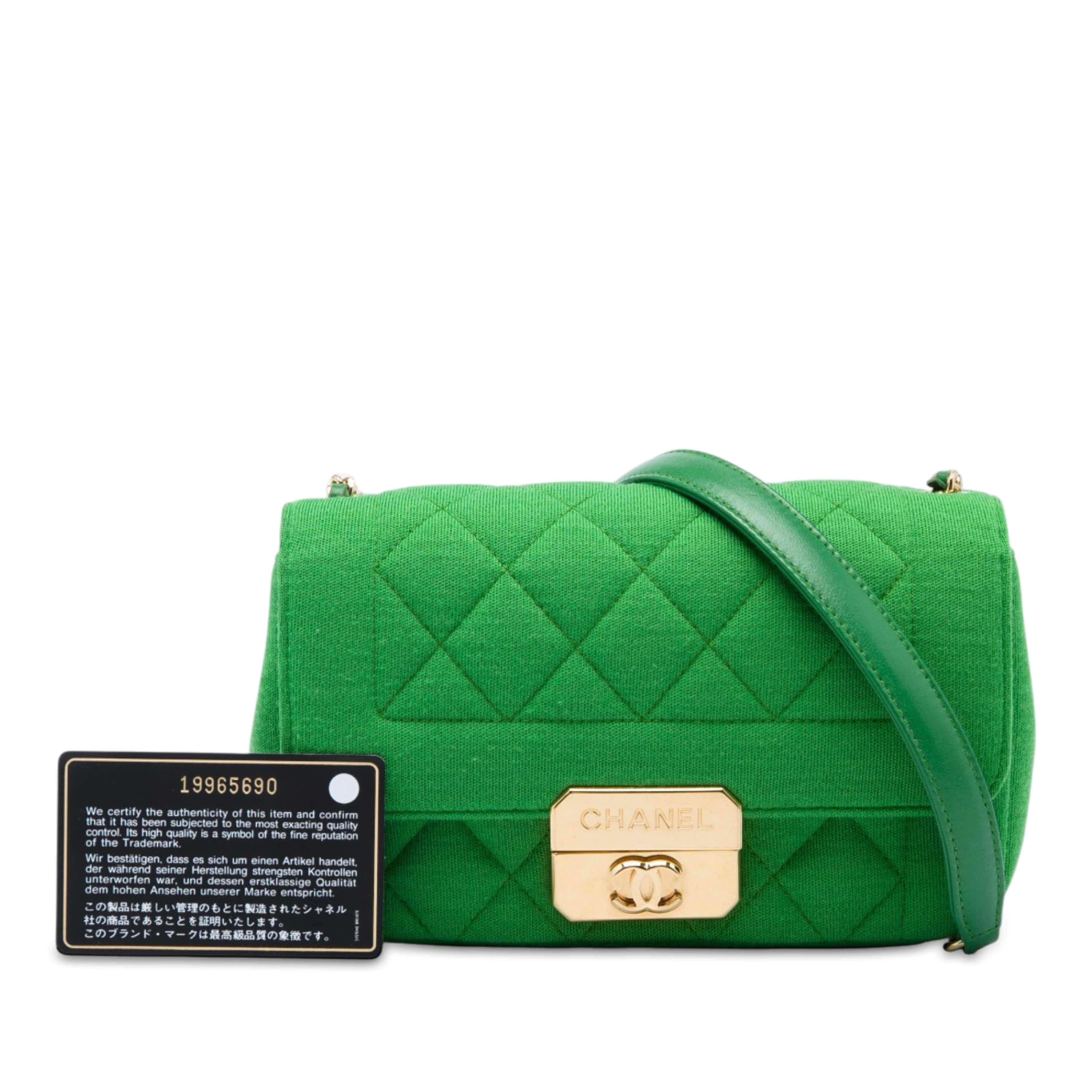 Chanel Mini Jersey Chic With Me Flap, från Luxclusif, i färgen grön. Klicka för att öppna bilden i stort format