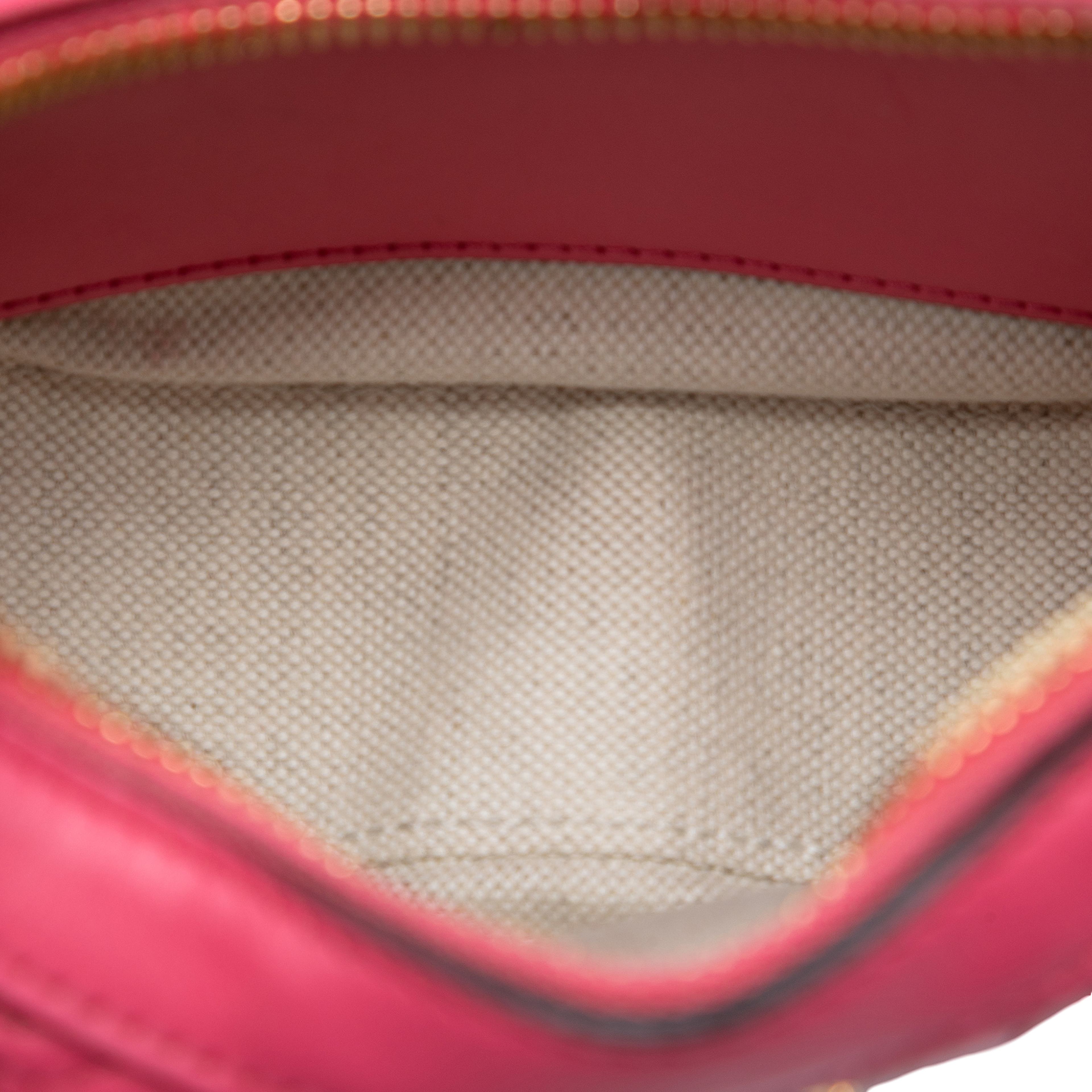 Gucci Mini Gg Marmont Matelasse Calfskin Satchel, från Luxclusif, i färgen pink. Klicka för att öppna bilden i stort format