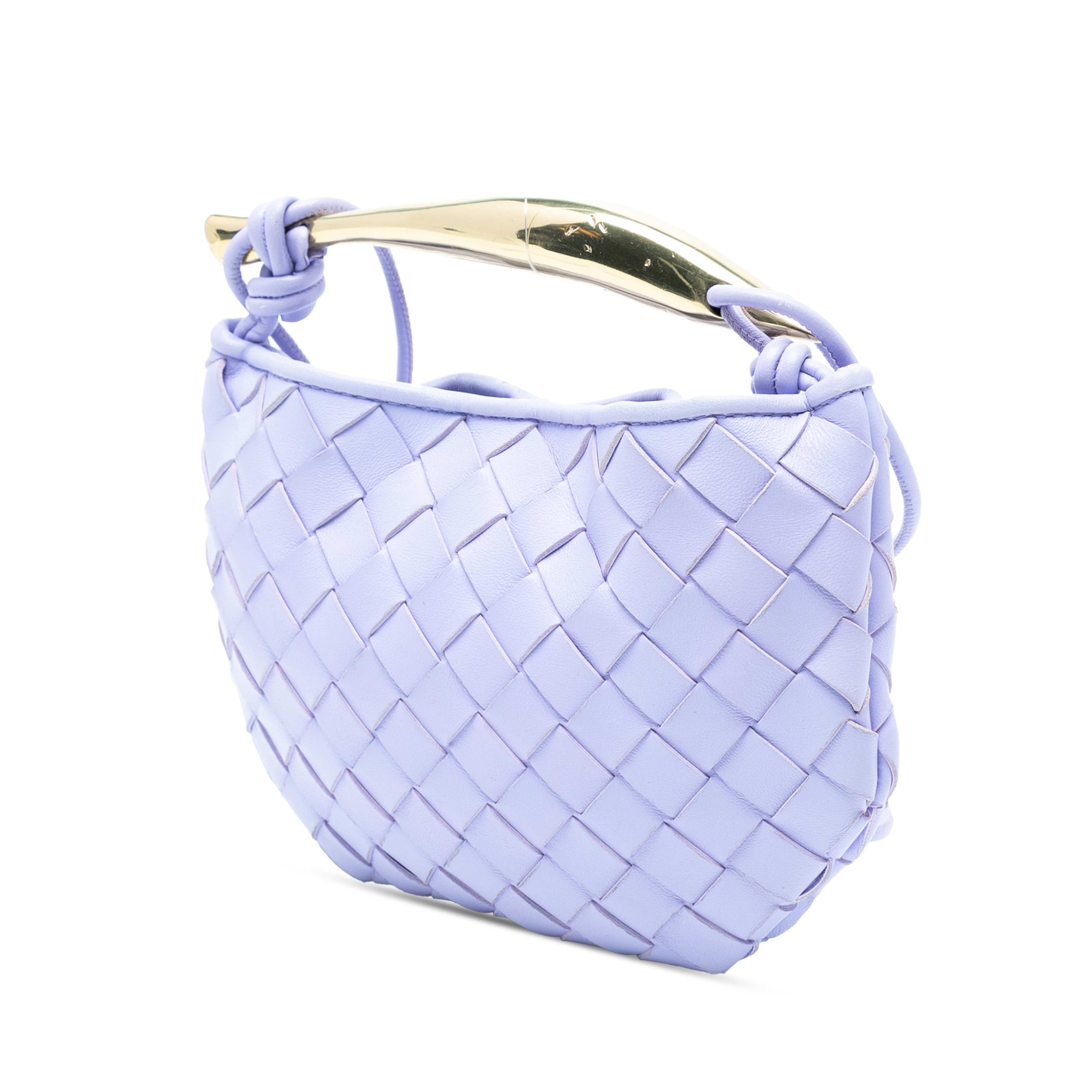 Bottega Veneta Baby Lambskin Intrecciato Sardine Bag, från Luxclusif, i färgen light purple. Klicka för att öppna bilden i stort format
