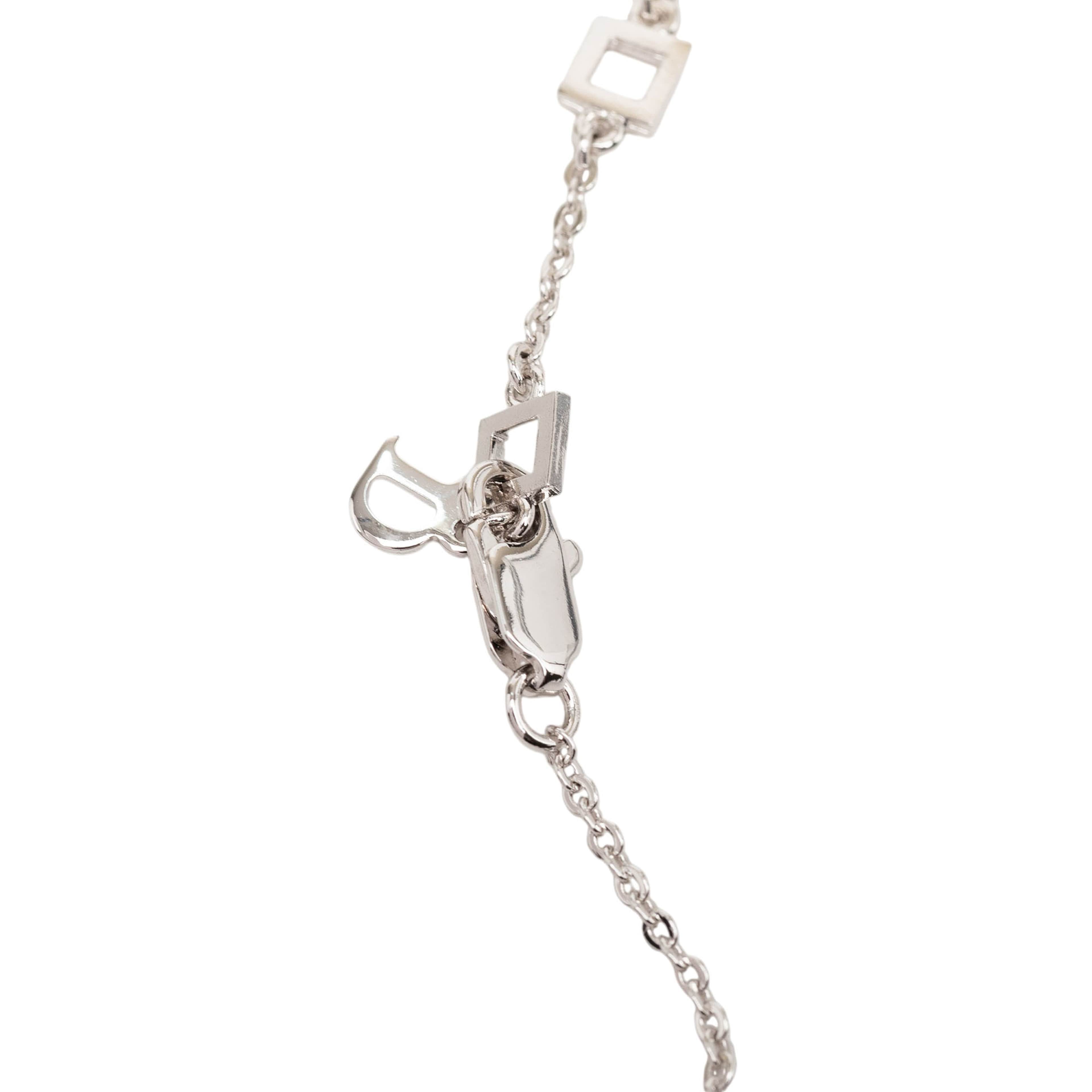 Dior Brass I Heart Dior Pendant Necklace, från Luxclusif, i färgen silver. Klicka för att öppna bilden i stort format