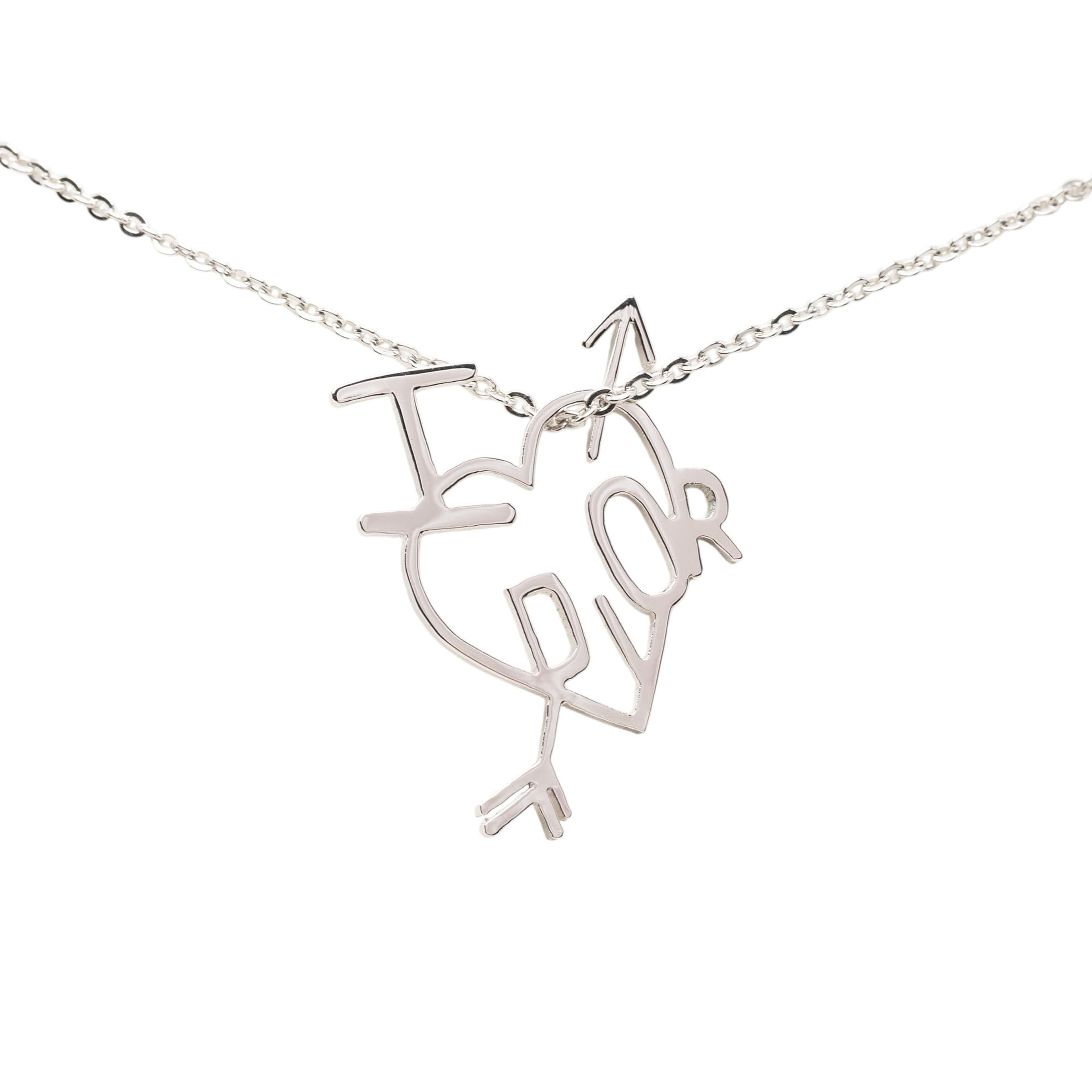 Dior Brass I Heart Dior Pendant Necklace, från Luxclusif, i färgen silver. Klicka för att öppna bilden i stort format
