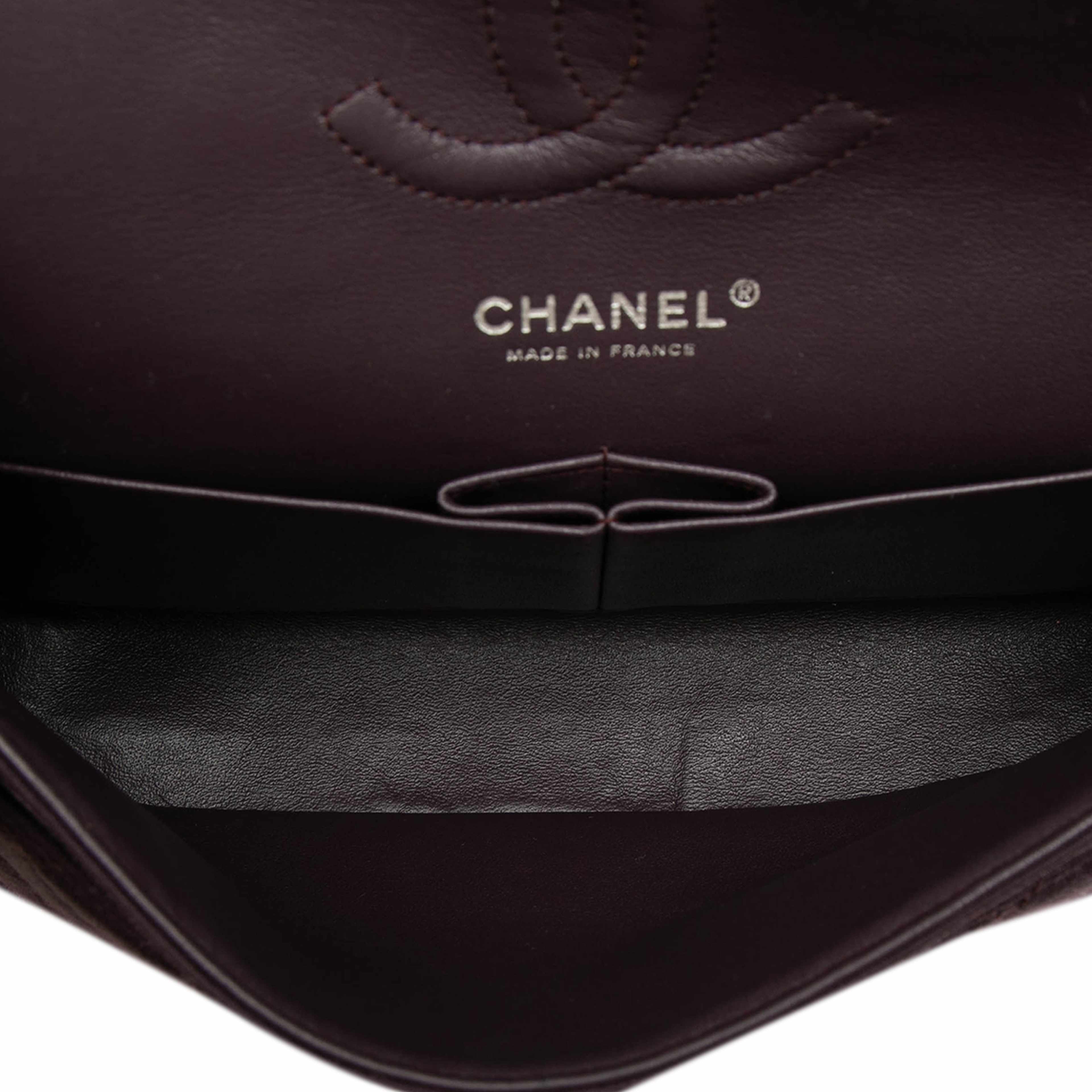 Chanel Medium Classic Jersey Double Flap, från Luxclusif, i färgen dark brown. Klicka för att öppna bilden i stort format