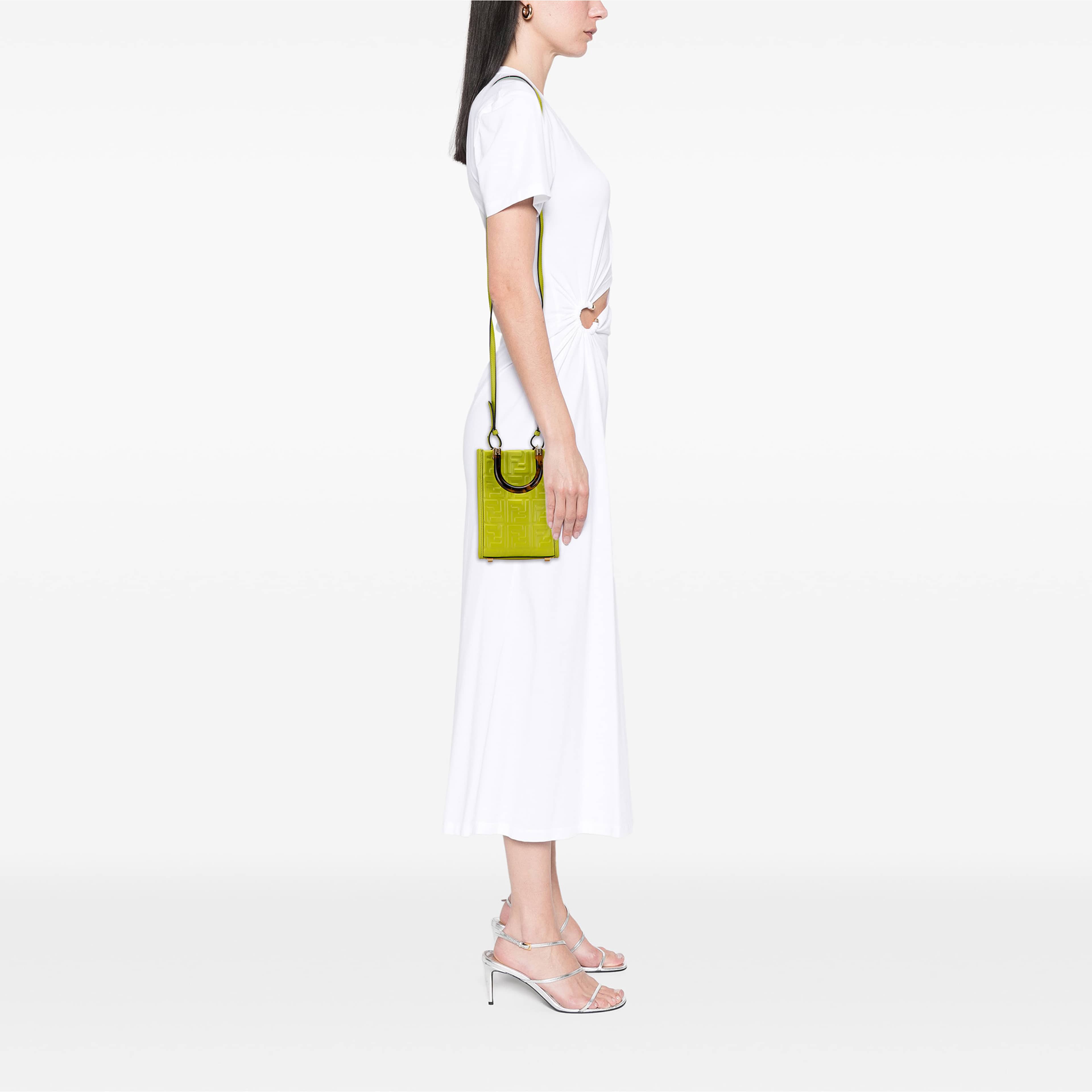 Fendi Mini Zucca Embossed Leather Sunshine Shopper Tote, från Luxclusif, i färgen grön. Klicka för att öppna bilden i stort format