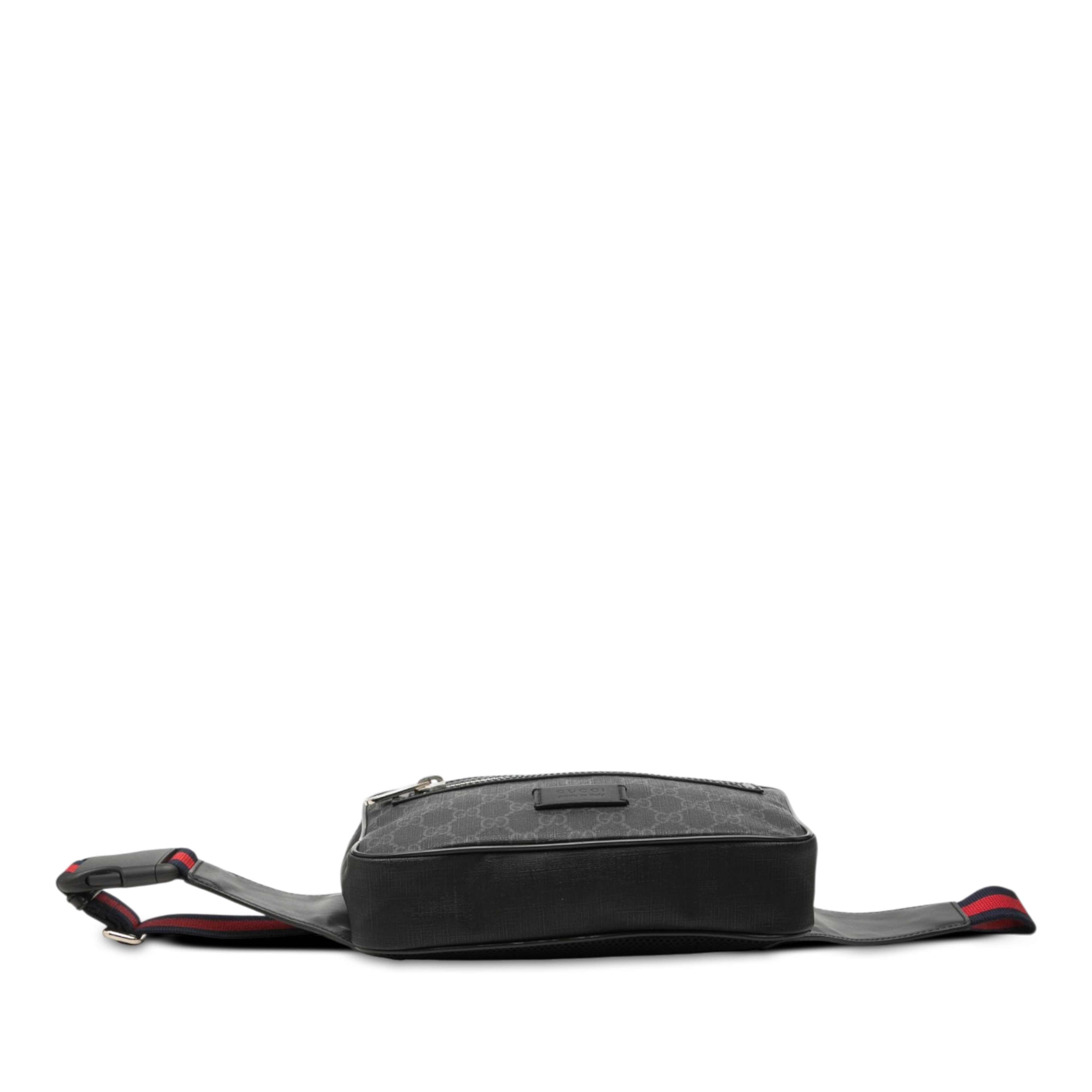 Gucci Gg Supreme Web Belt Bag, från Luxclusif, i färgen svart. Klicka för att öppna bilden i stort format