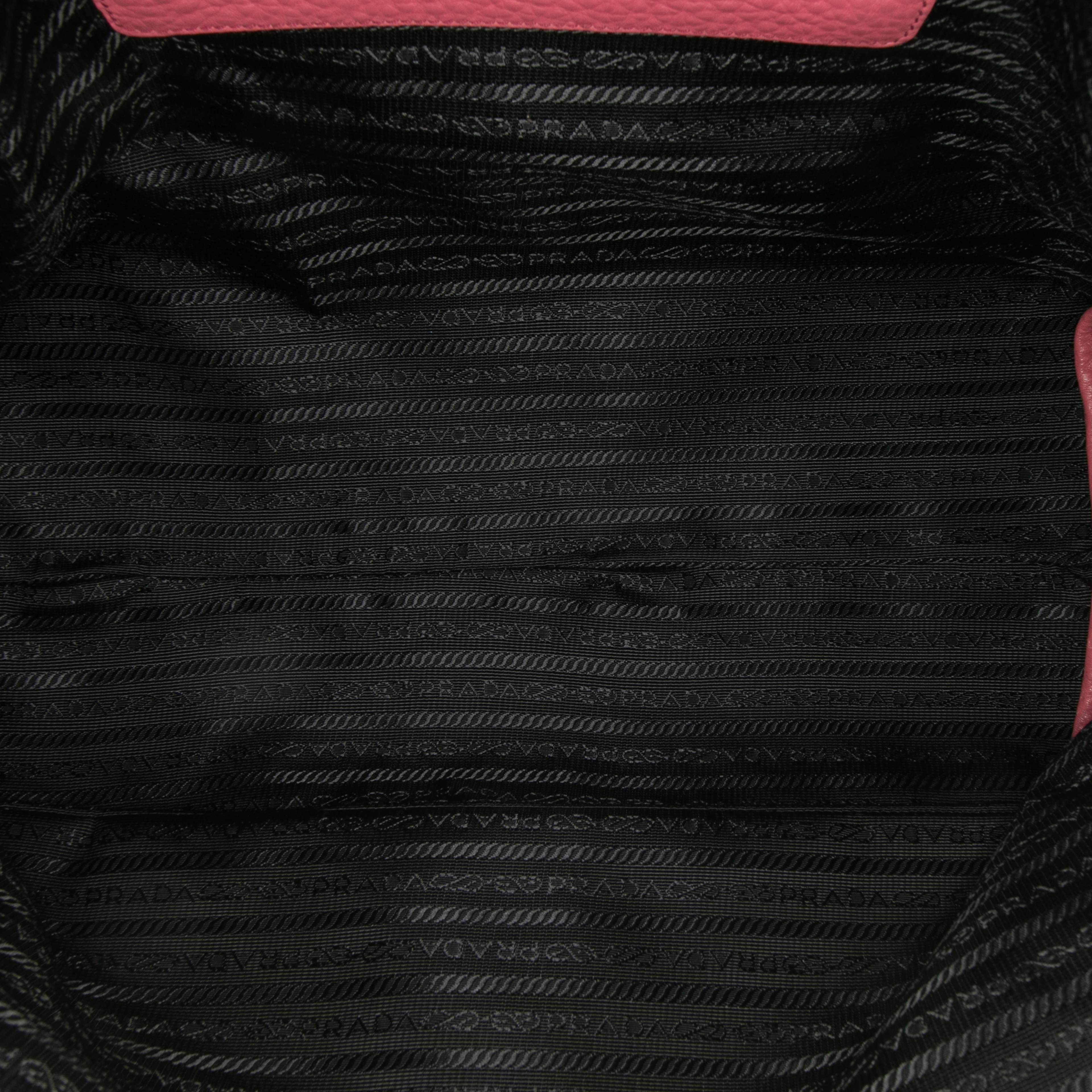 Prada Vitello Daino Open Convertible Tote, från Luxclusif, i färgen blush. Klicka för att öppna bilden i stort format