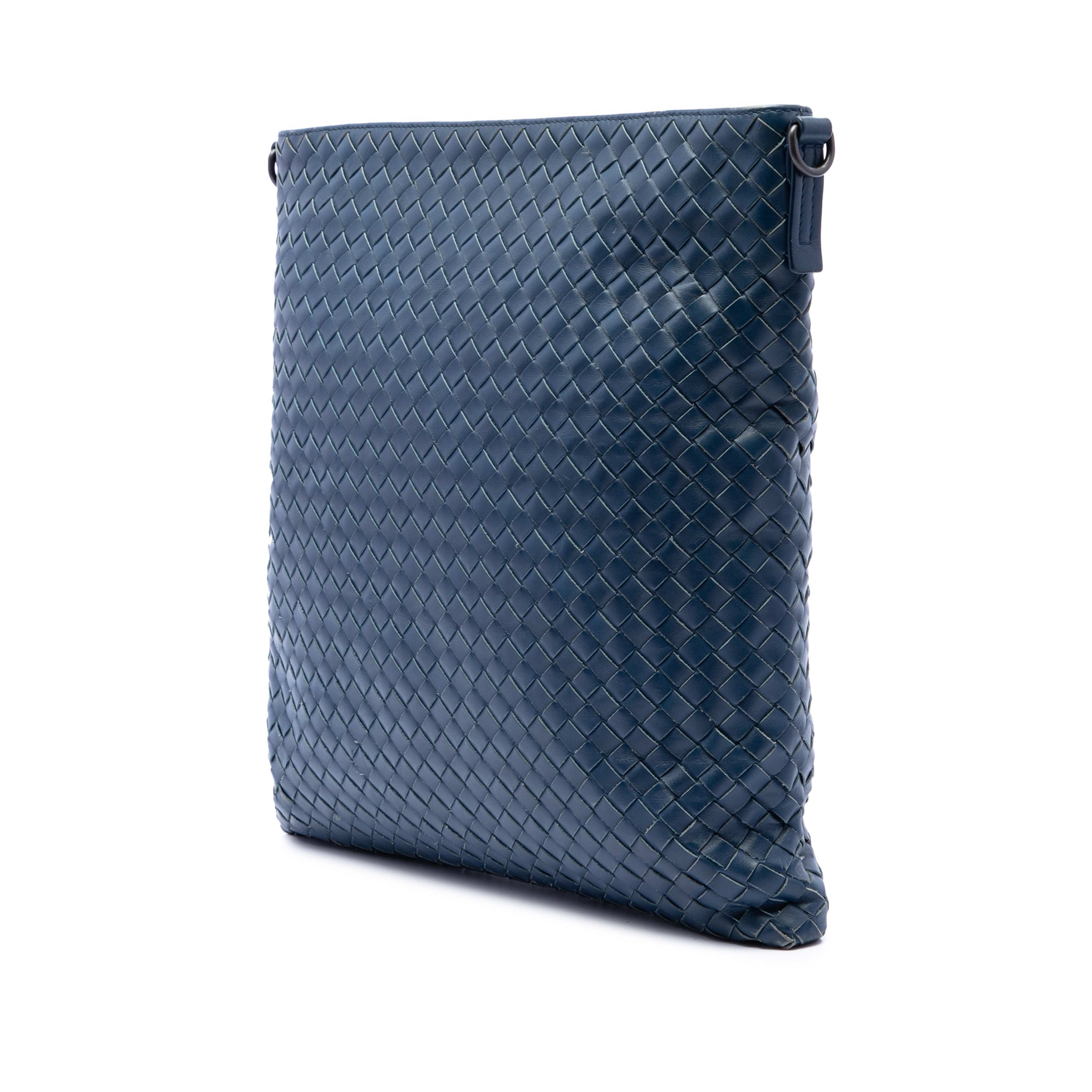 Bottega Veneta Nappa Intrecciato Vn Crossbody, från Luxclusif, i färgen blå. Klicka för att öppna bilden i stort format