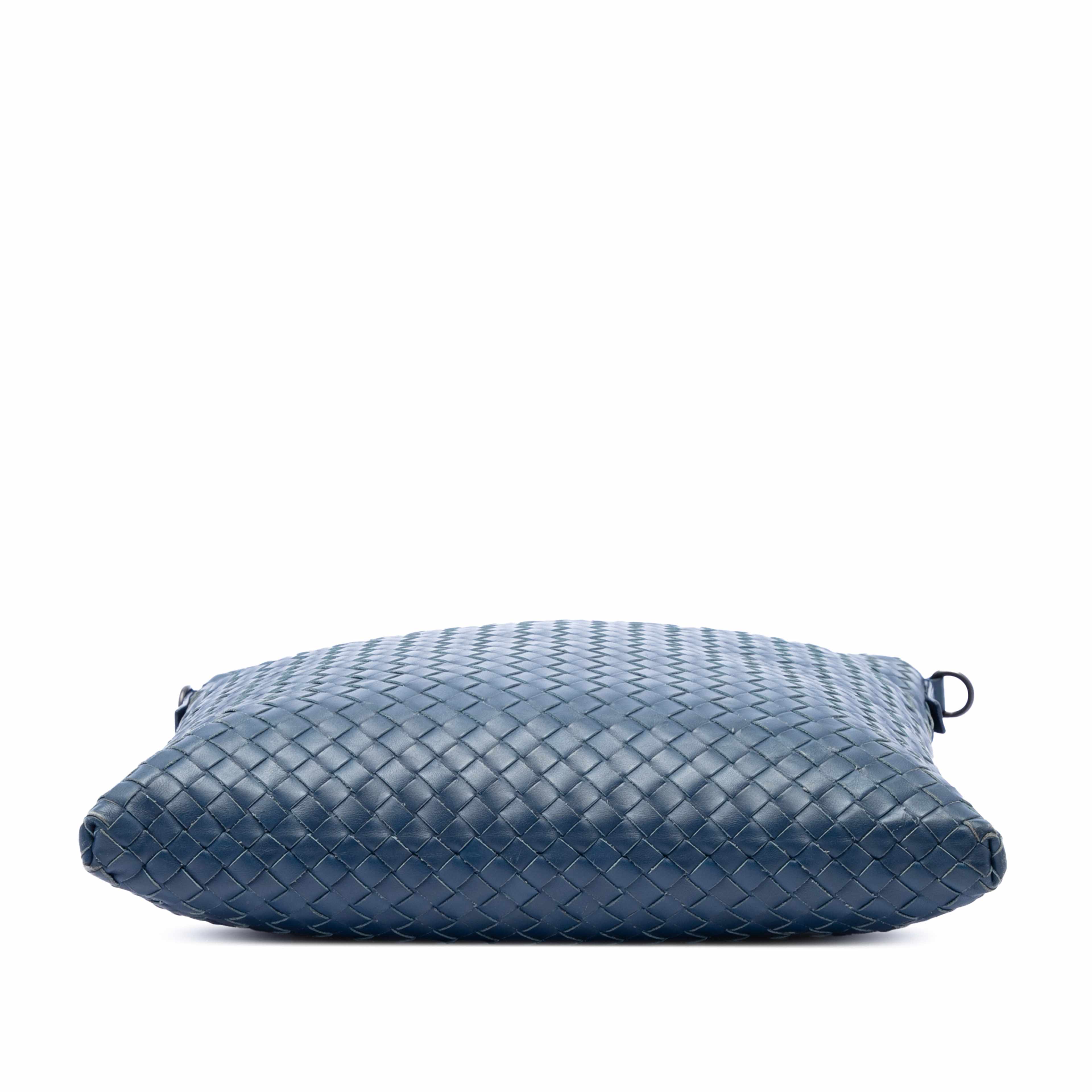 Bottega Veneta Nappa Intrecciato Vn Crossbody, från Luxclusif, i färgen blå. Klicka för att öppna bilden i stort format