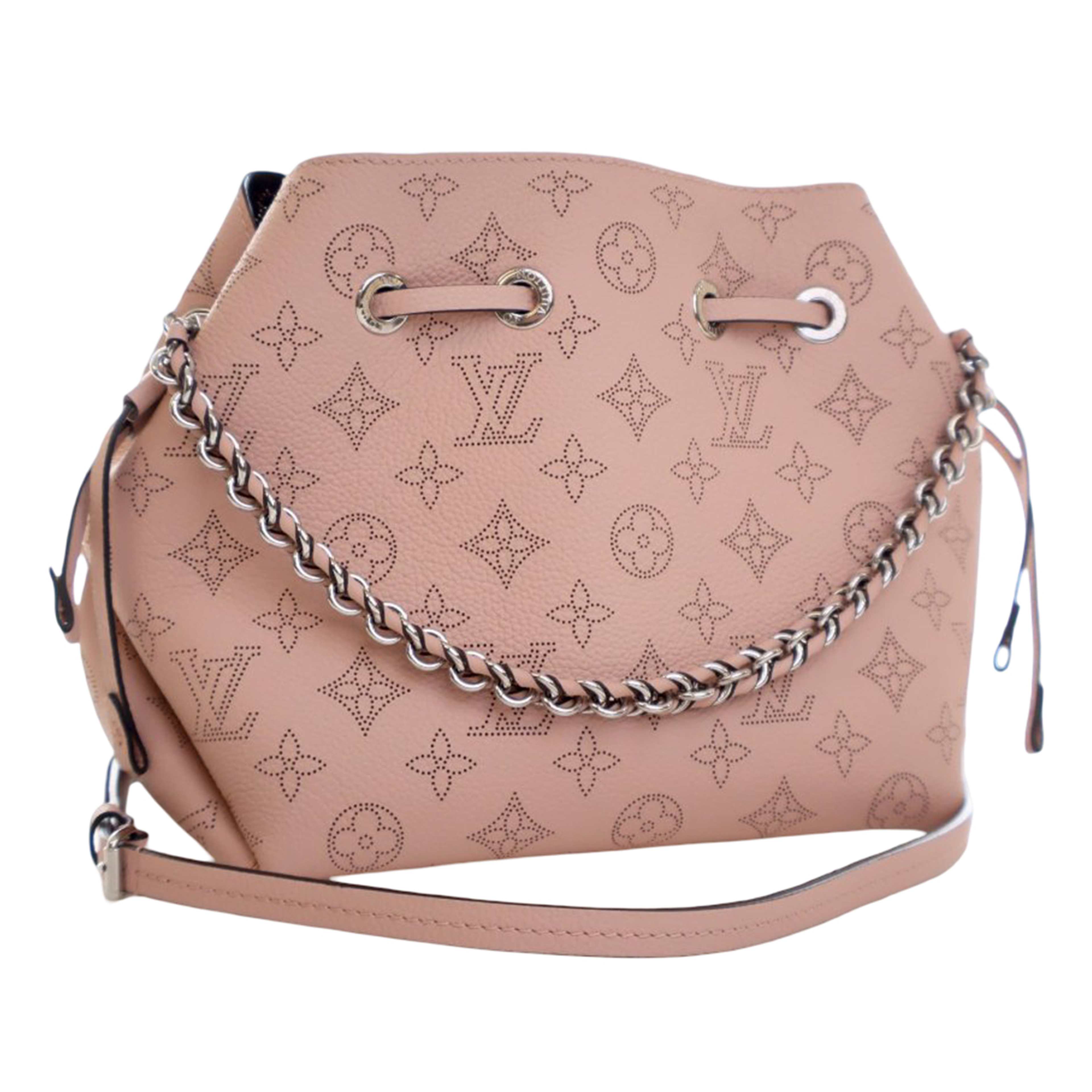 Louis Vuitton Monogram Mahina Bella, från Luxclusif, i färgen light pink. Klicka för att öppna bilden i stort format