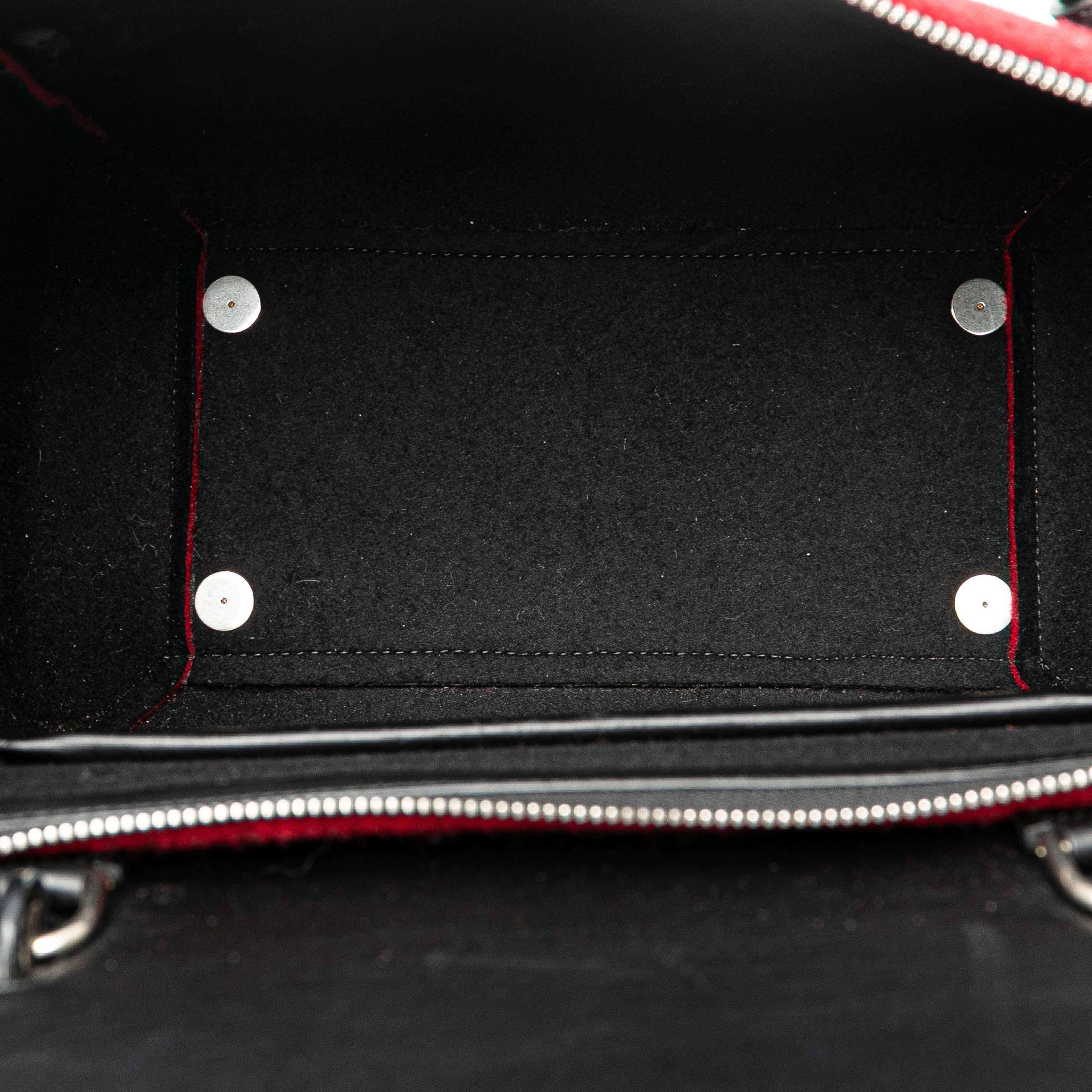 Celine Mini Felt And Calfskin Belt Satchel, från Luxclusif, i färgen red. Klicka för att öppna bilden i stort format