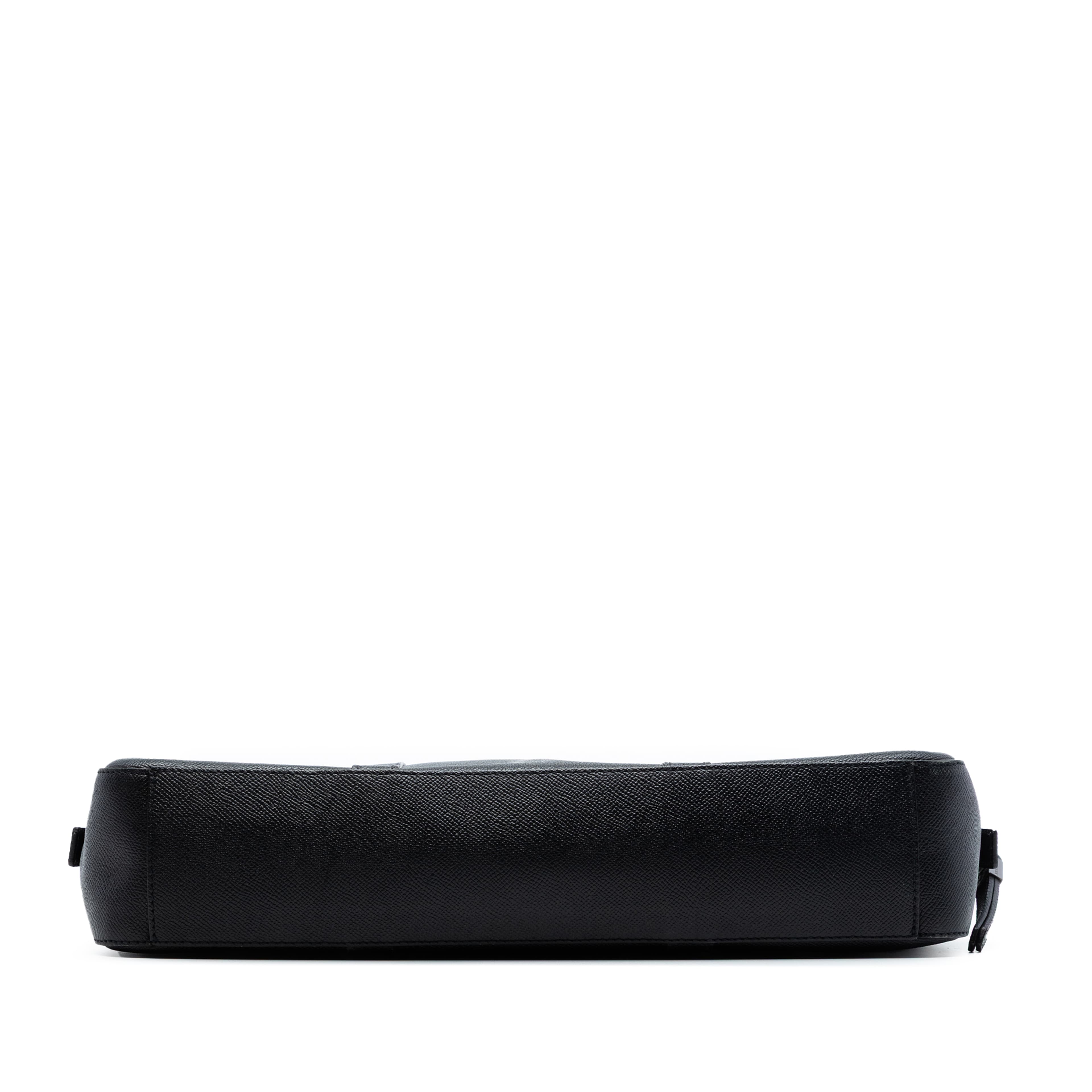 Burberry Leather Business Bag, från Luxclusif, i färgen black. Klicka för att öppna bilden i stort format