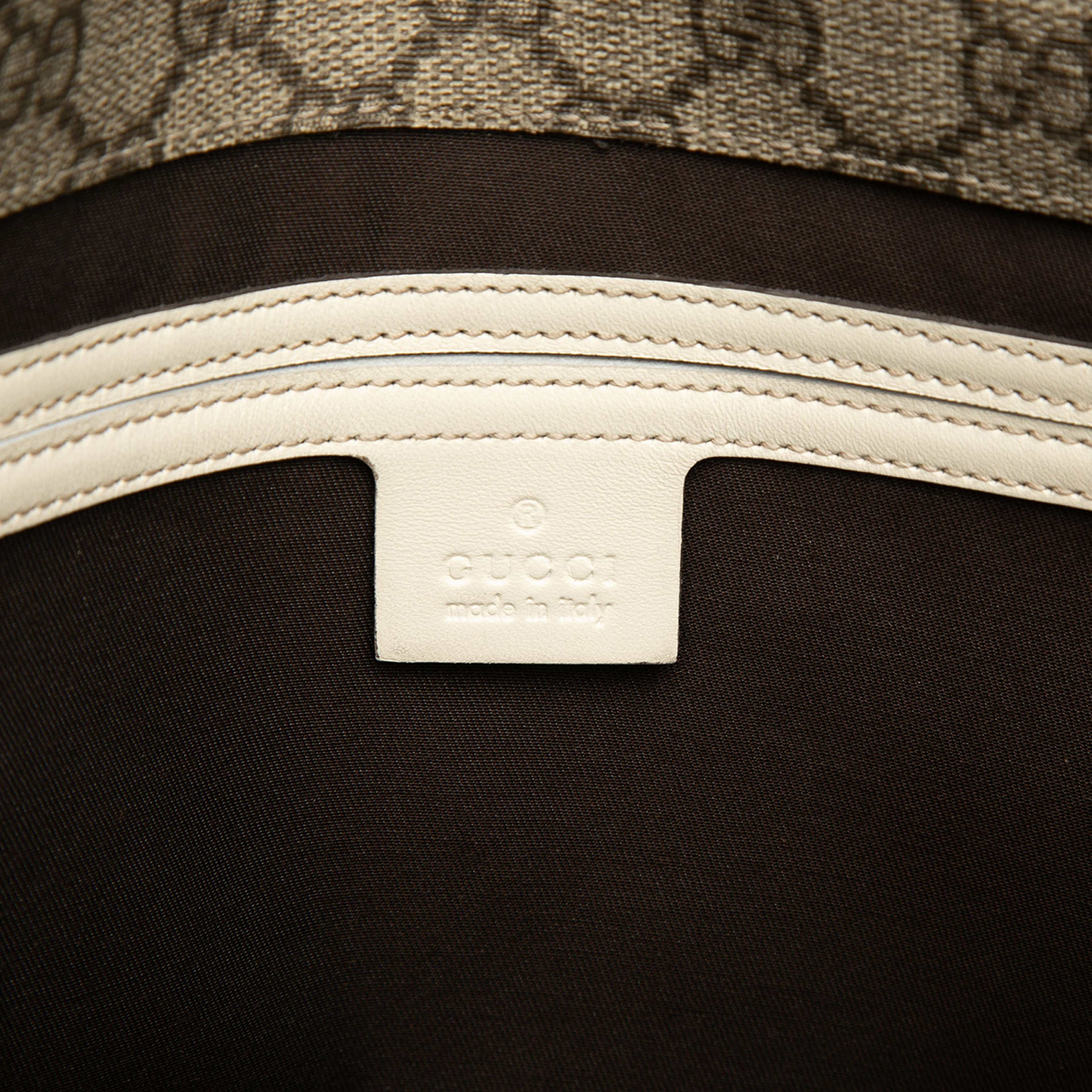 Gucci Gg Supreme Crossbody, från Luxclusif, i färgen beige. Klicka för att öppna bilden i stort format