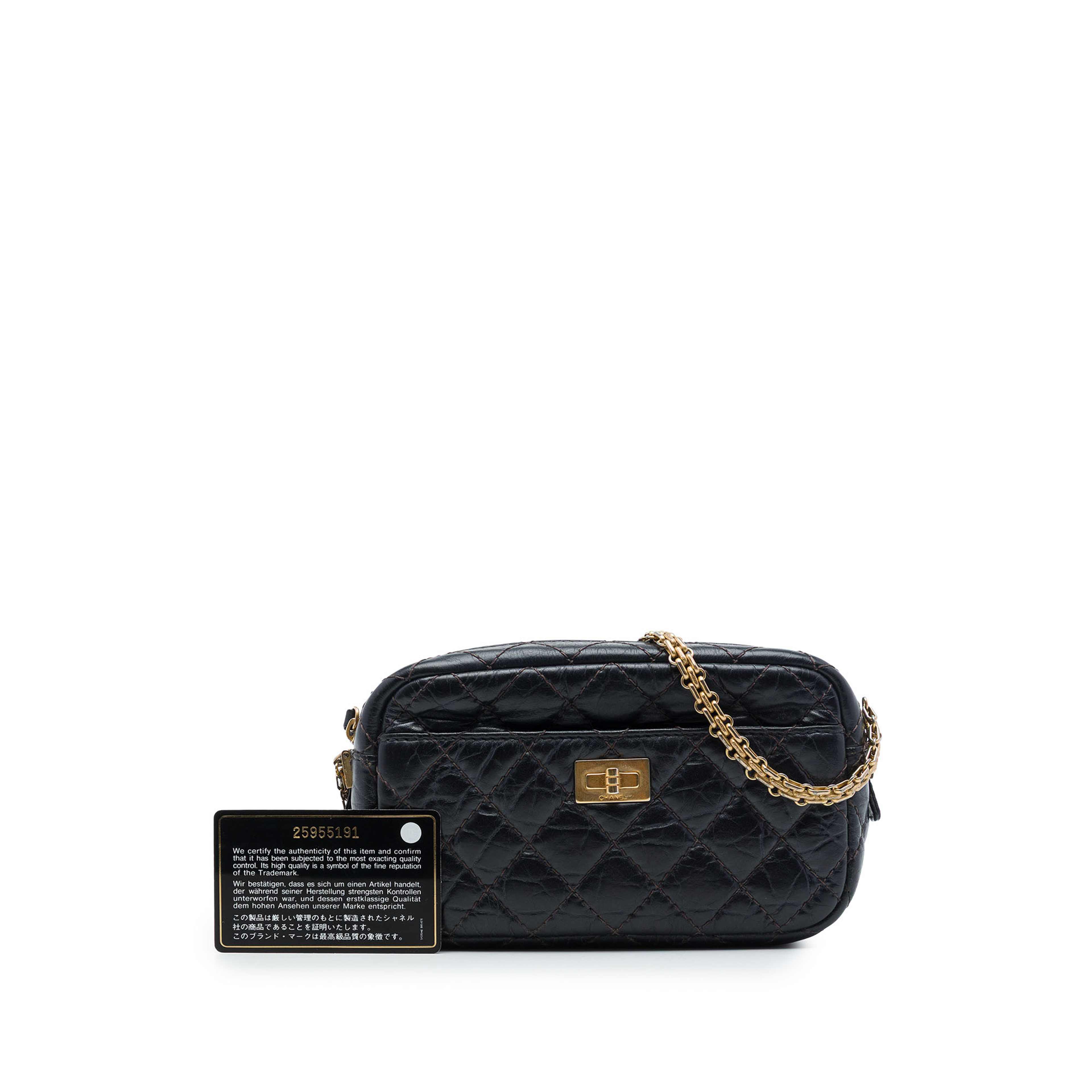 Chanel Mini Quilted Aged Calfskin Reissue Camera Bag, från Luxclusif, i färgen svart. Klicka för att öppna bilden i stort format
