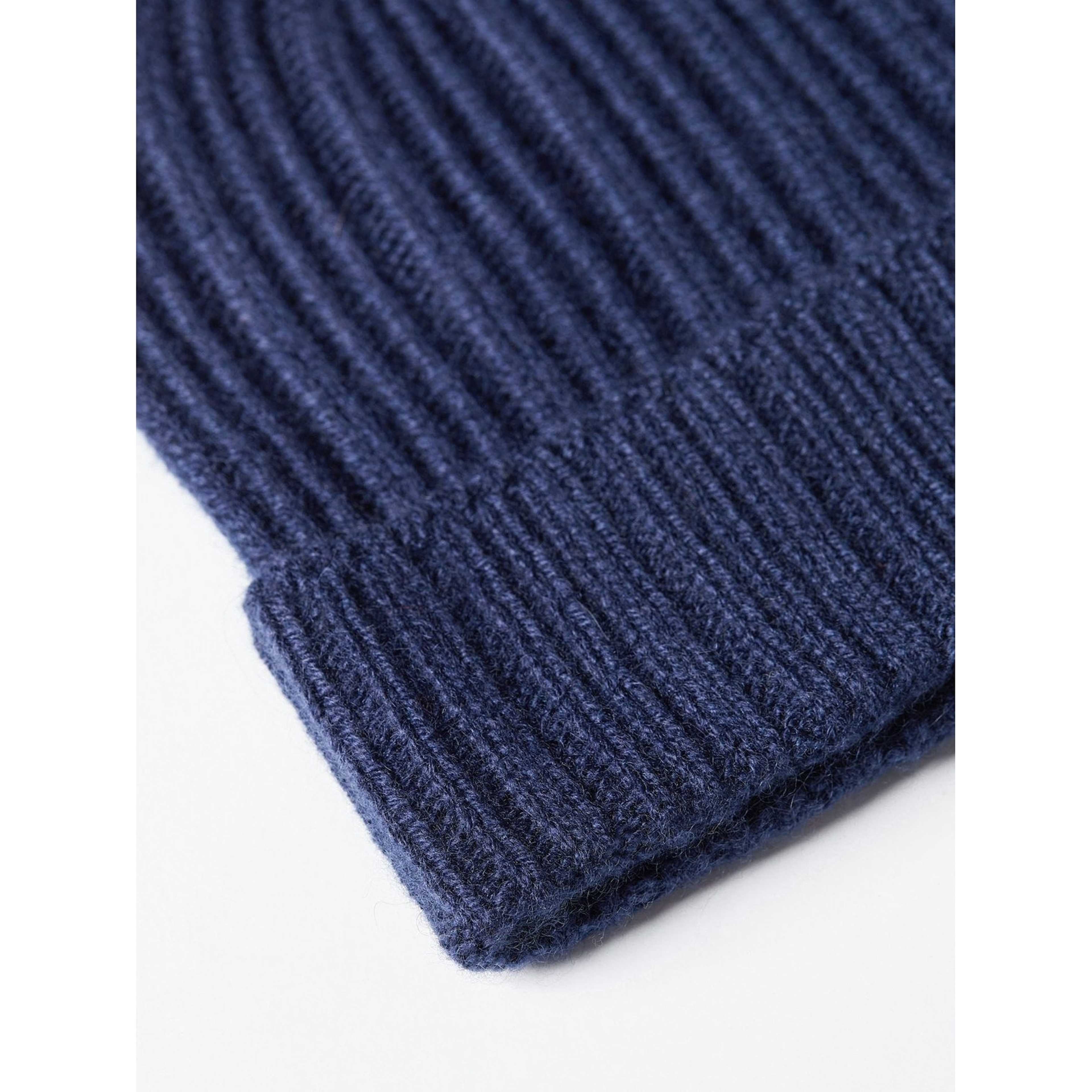 Cashmere Beanie, från John Henric, i färgen blue. Klicka för att öppna bilden i stort format