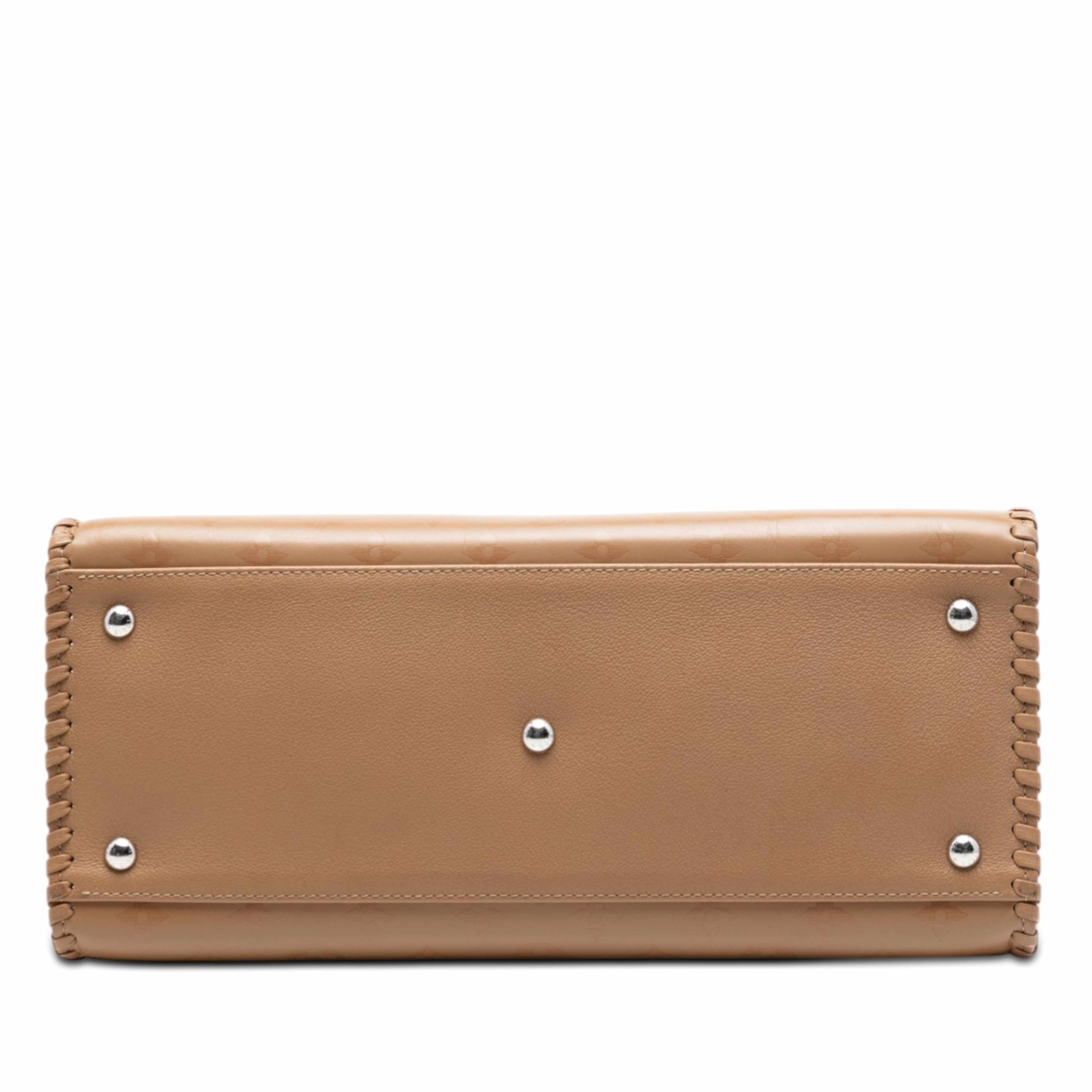 Louis Vuitton Monogram Very Leather Very Zipped, från Luxclusif, i färgen beige. Klicka för att öppna bilden i stort format