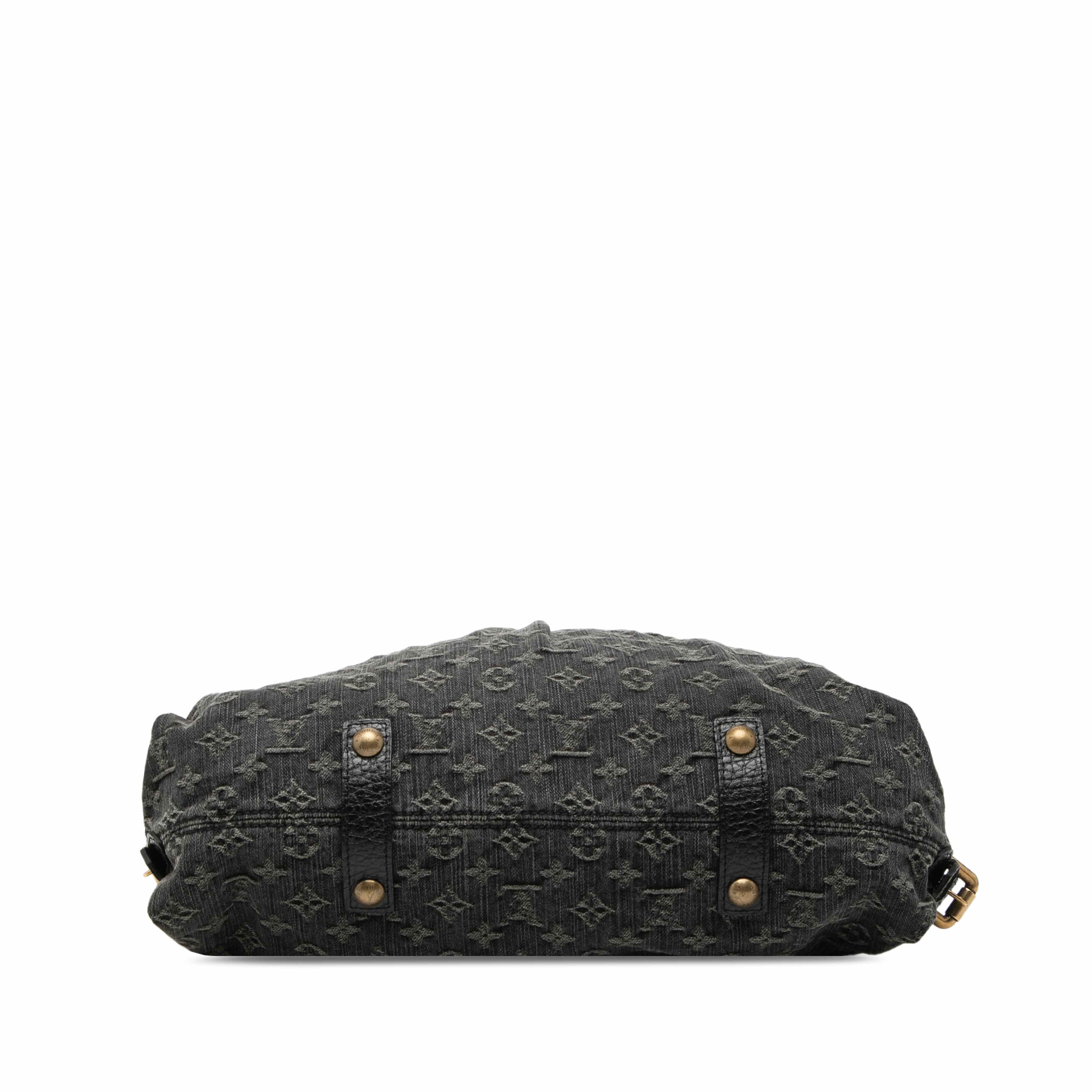 Louis Vuitton Monogram Denim Neo Cabby Gm, från Luxclusif, i färgen svart. Klicka för att öppna bilden i stort format