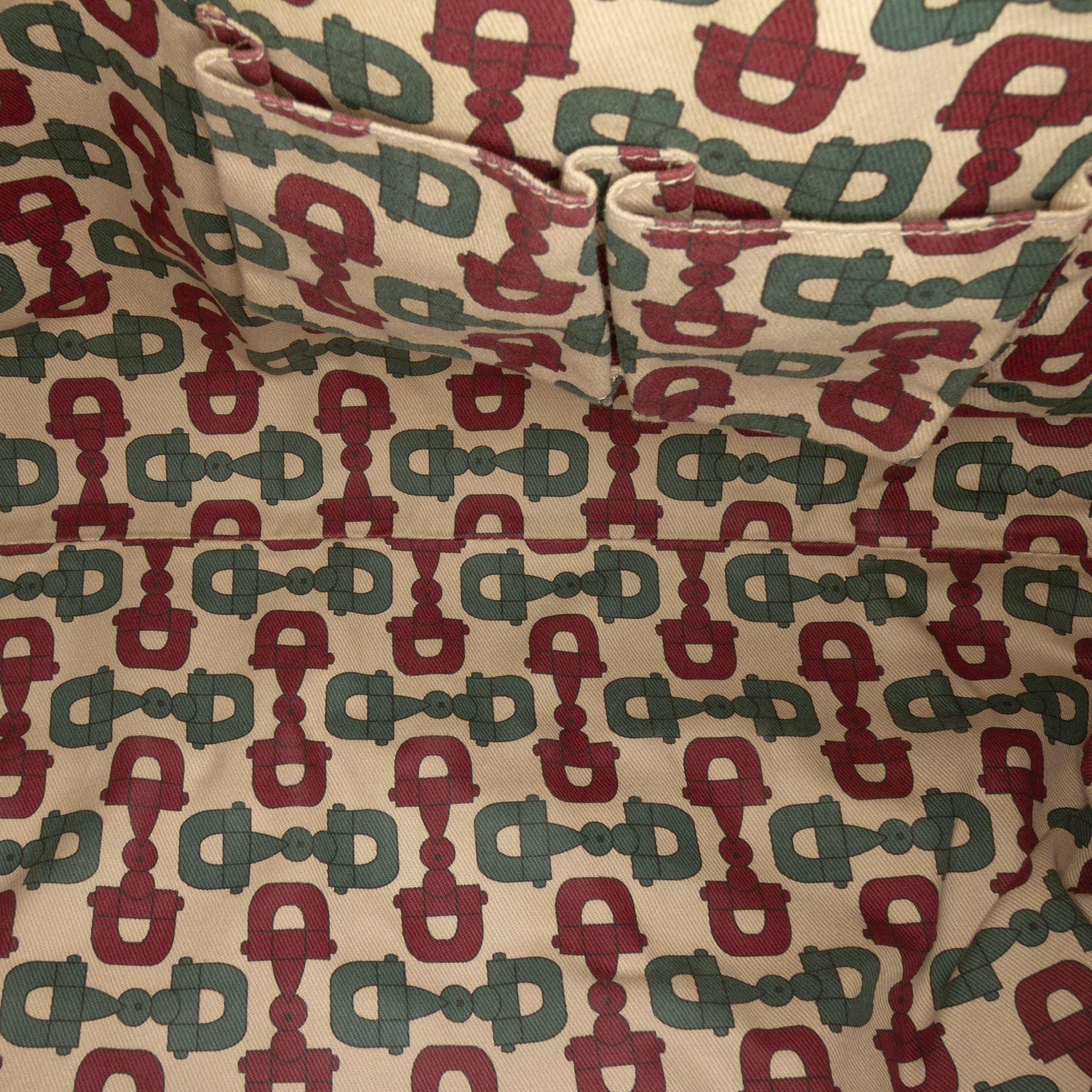 Gucci Medium Guccissima Hysteria Tote, från Luxclusif, i färgen light beige. Klicka för att öppna bilden i stort format