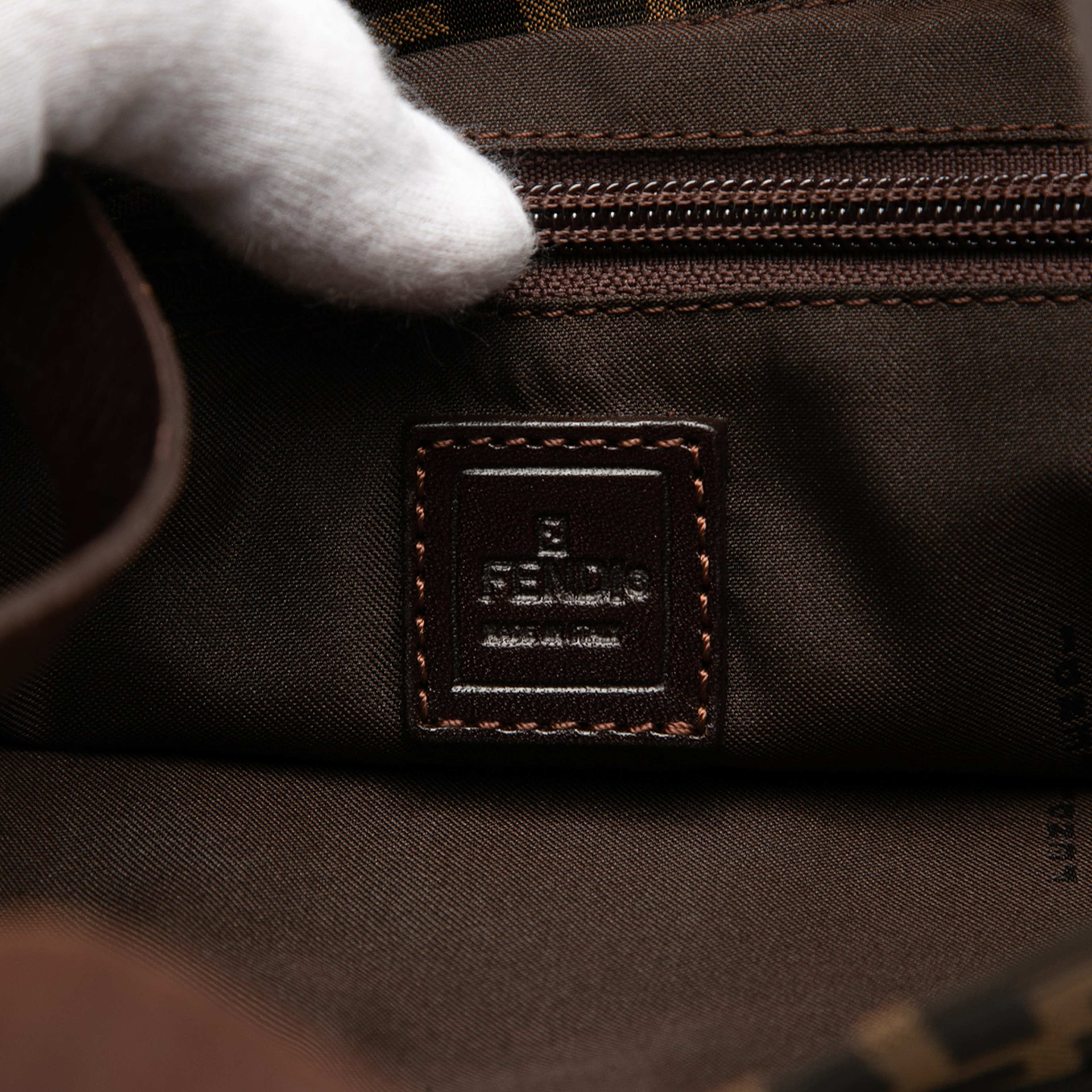 Fendi Zucca Canvas Tote, från Luxclusif, i färgen brown. Klicka för att öppna bilden i stort format