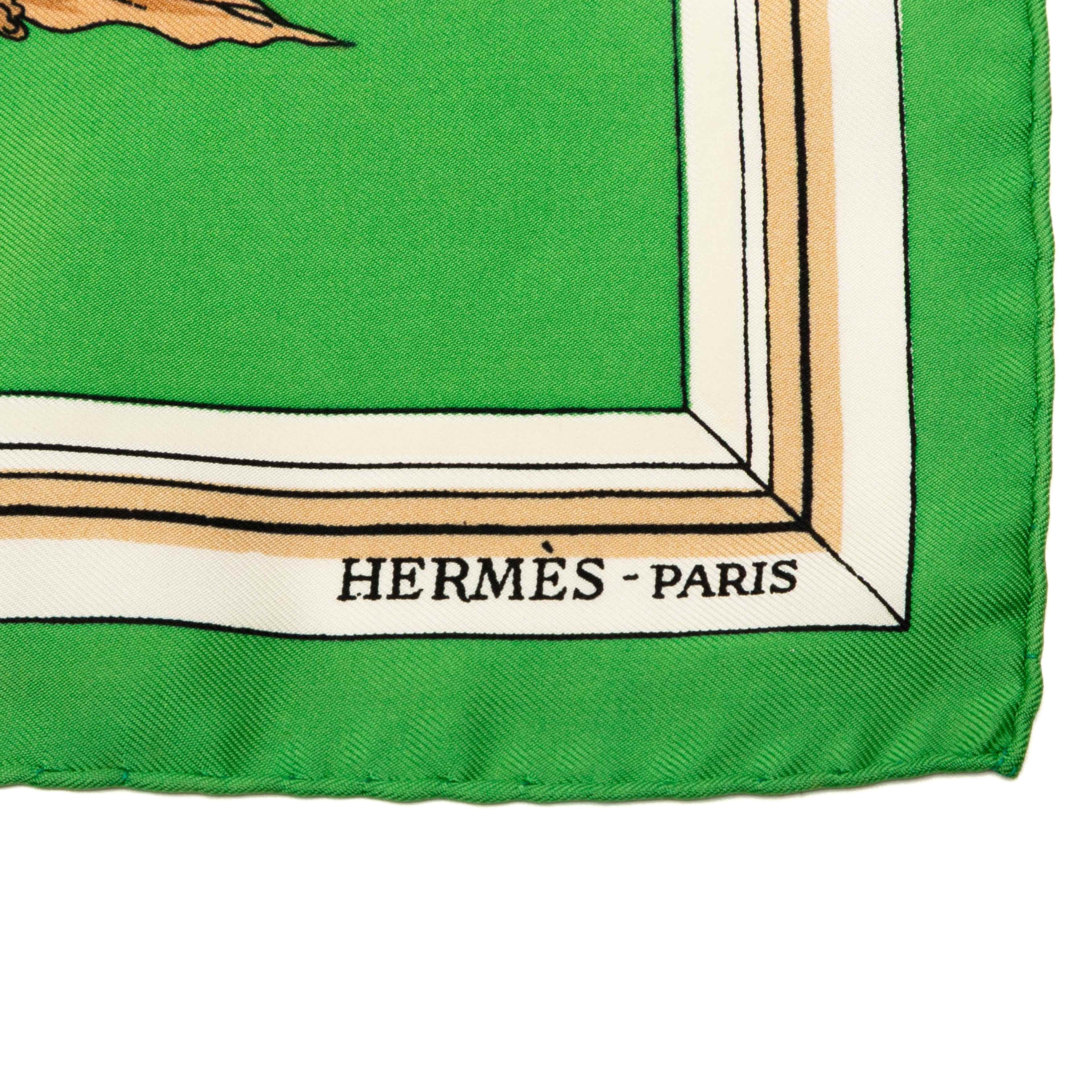 Hermès Quai Aux Fleurs Silk Scarf, från Luxclusif, i färgen green. Klicka för att öppna bilden i stort format