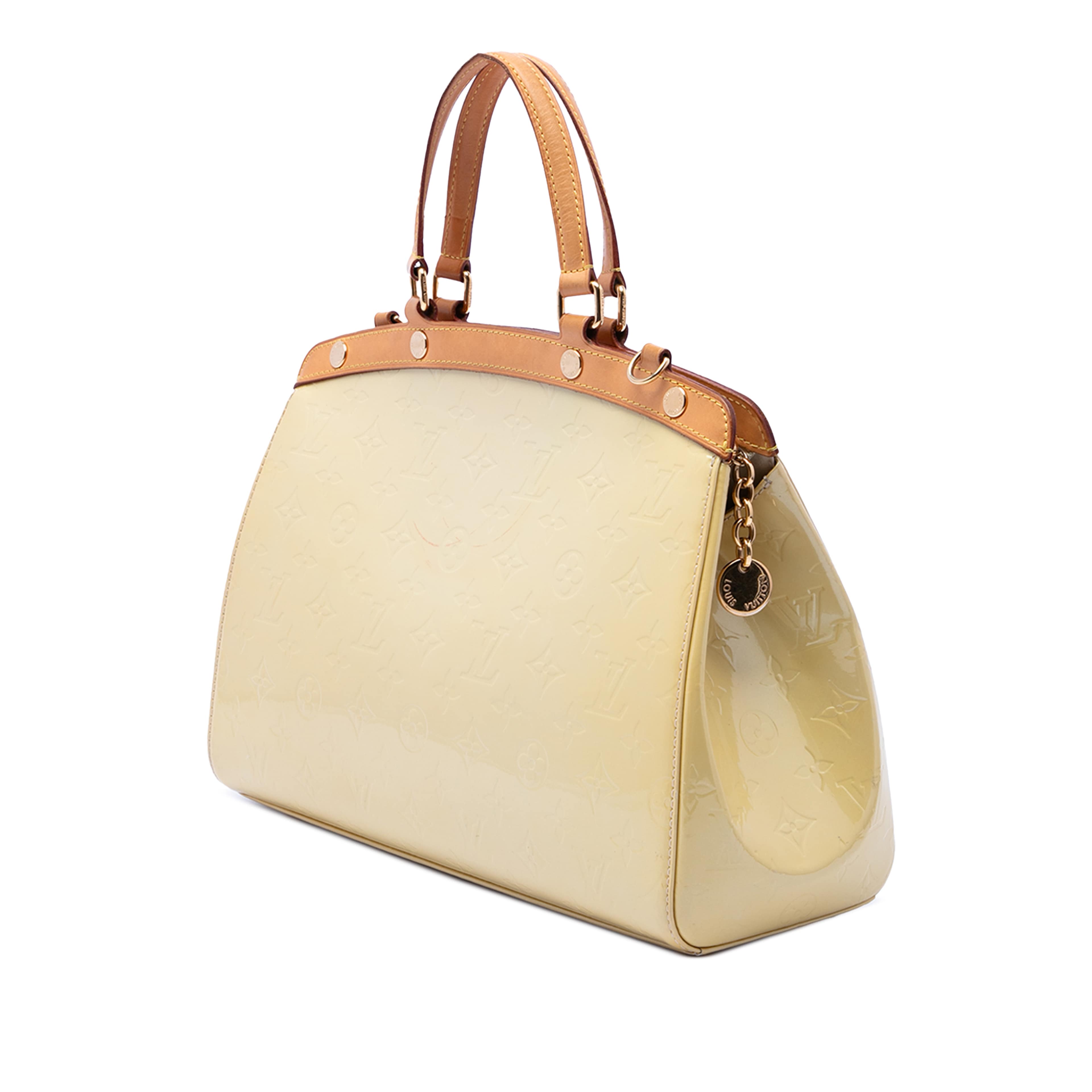 Louis Vuitton Monogram Vernis Brea Mm, från Luxclusif, i färgen beige. Klicka för att öppna bilden i stort format