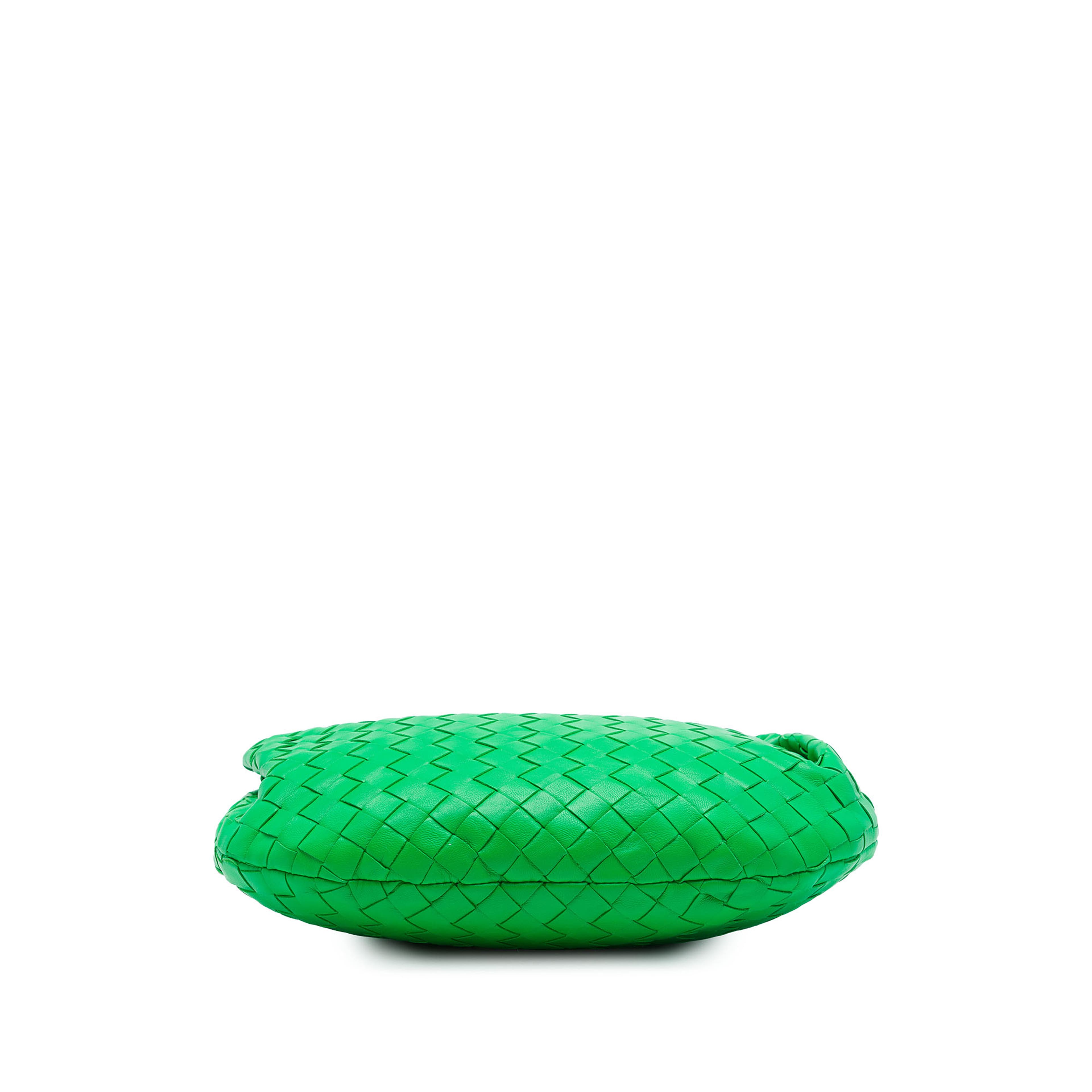 Bottega Veneta Teen Nappa Intrecciato Jodie, från Luxclusif, i färgen grön. Klicka för att öppna bilden i stort format