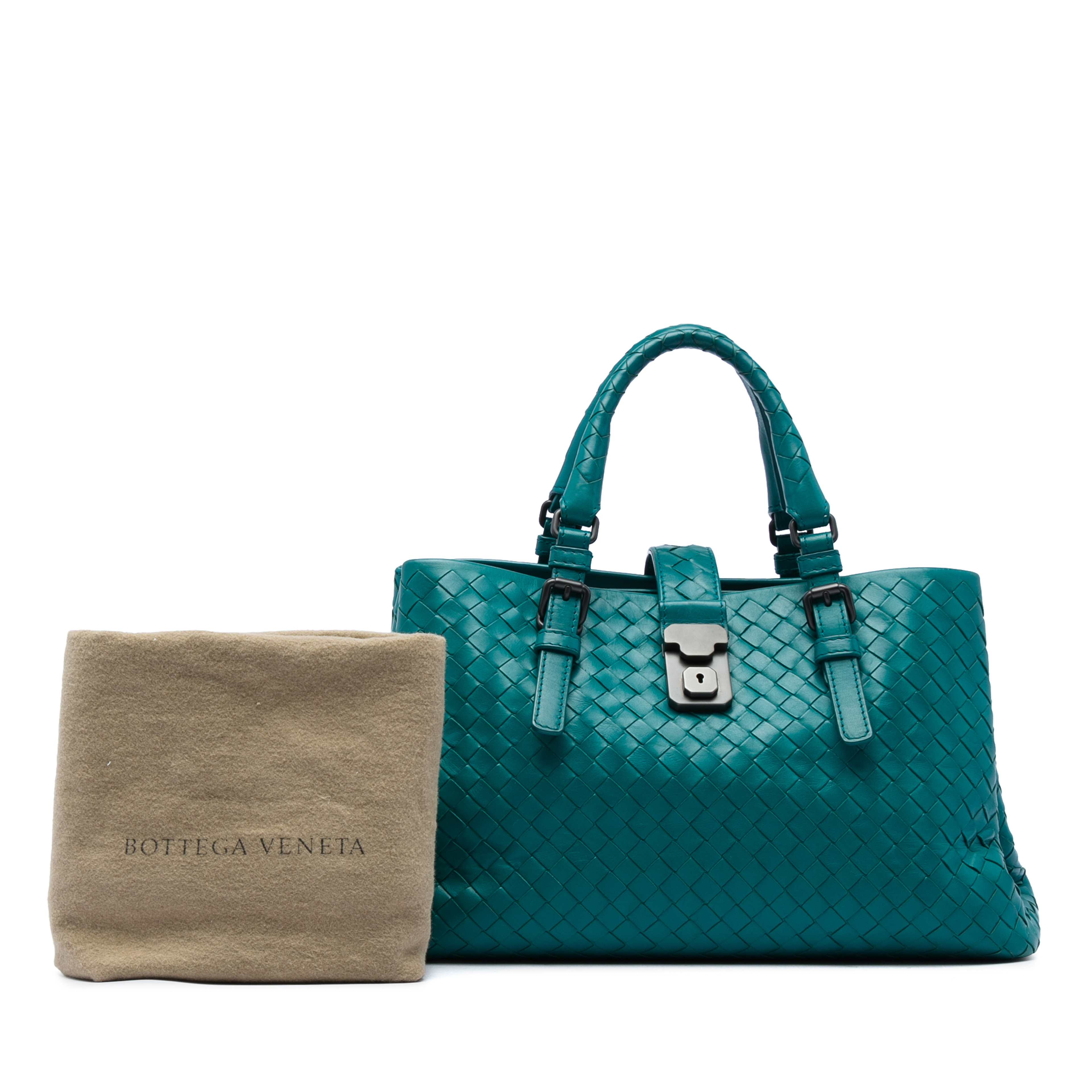 Bottega Veneta Small Nappa Intrecciato Roma Satchel, från Luxclusif, i färgen blå. Klicka för att öppna bilden i stort format