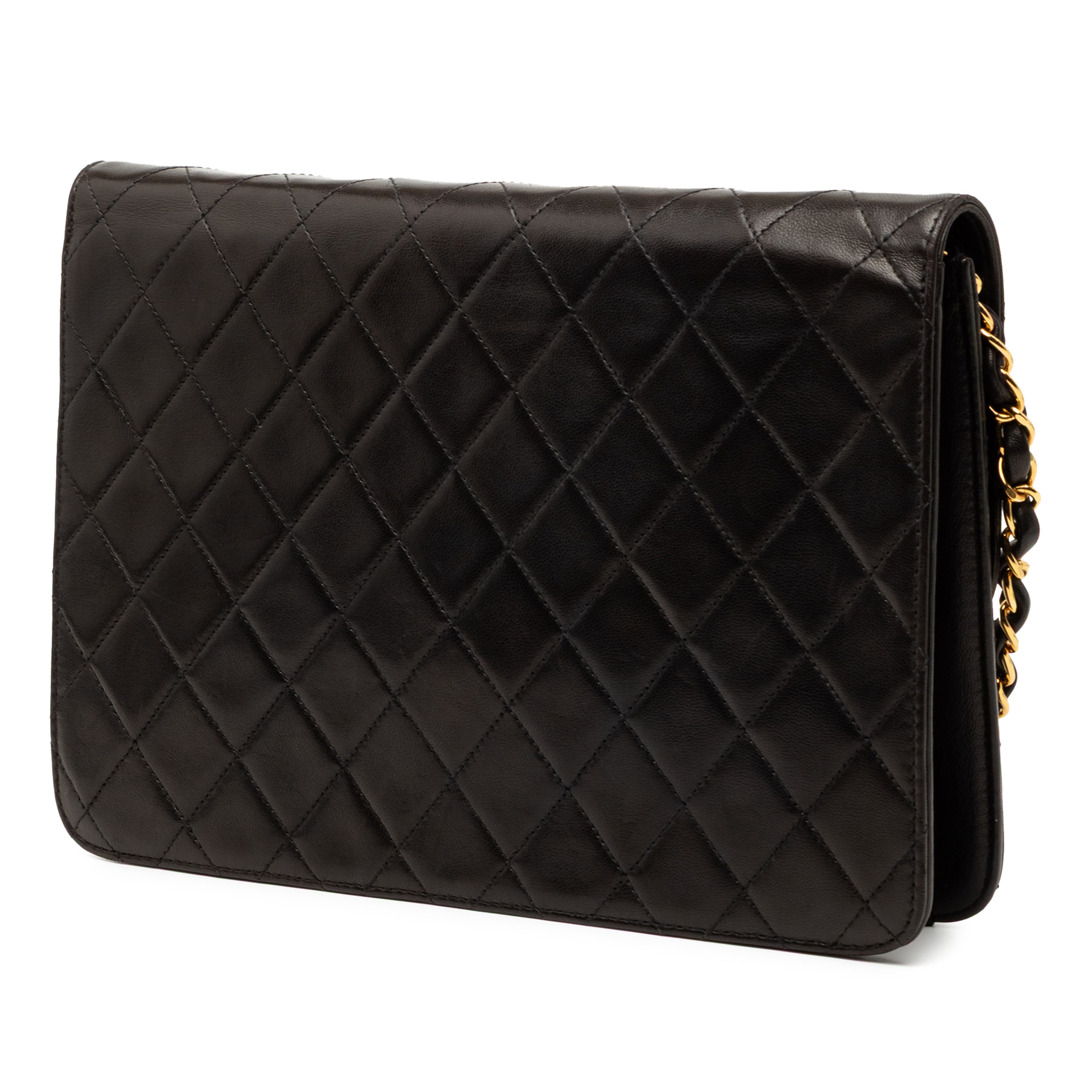 Chanel Medium Cc Quilted Lambskin Single Flap, från Luxclusif, i färgen svart. Klicka för att öppna bilden i stort format