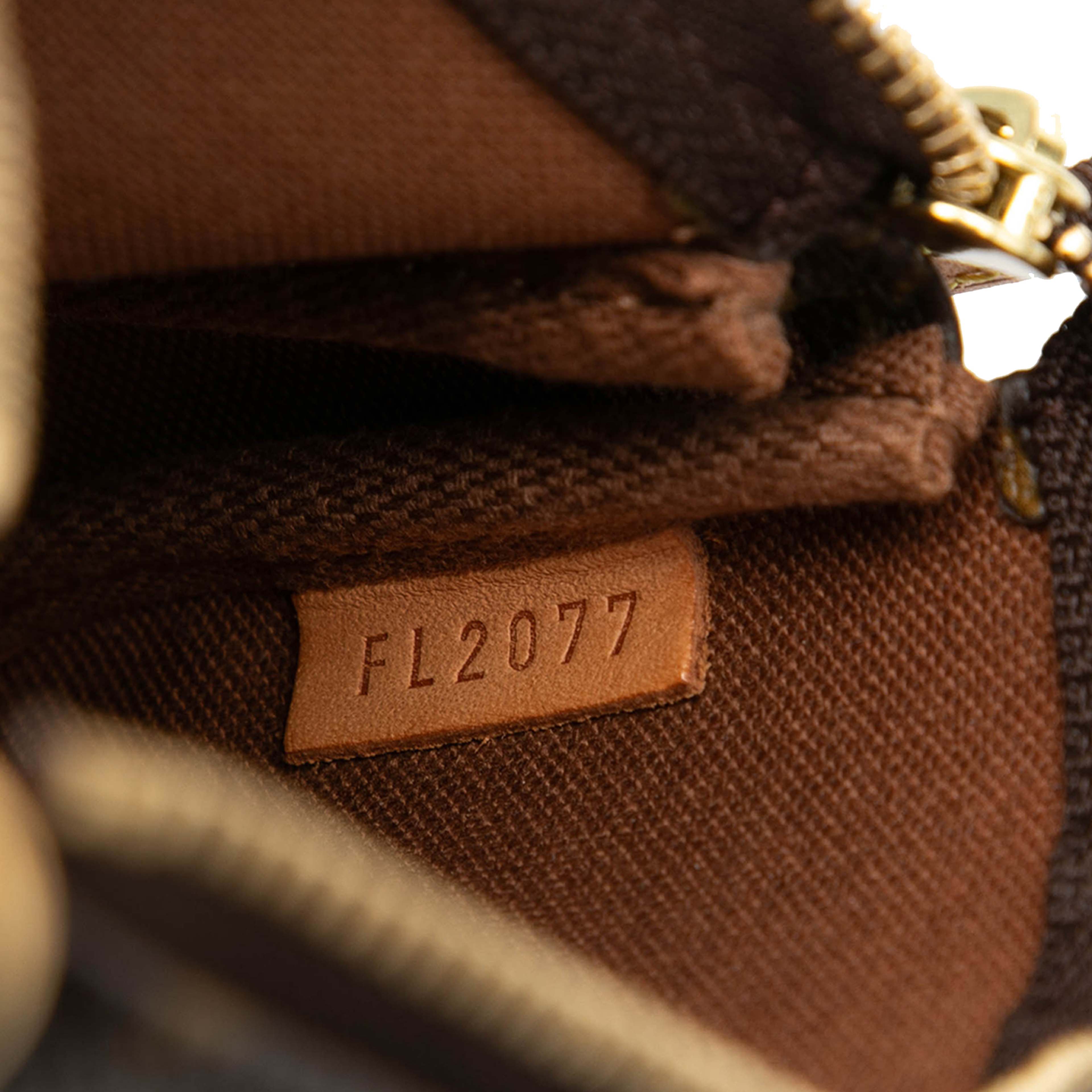 Louis Vuitton Monogram Mini Pochette Accessoires, från Luxclusif, i färgen brown. Klicka för att öppna bilden i stort format