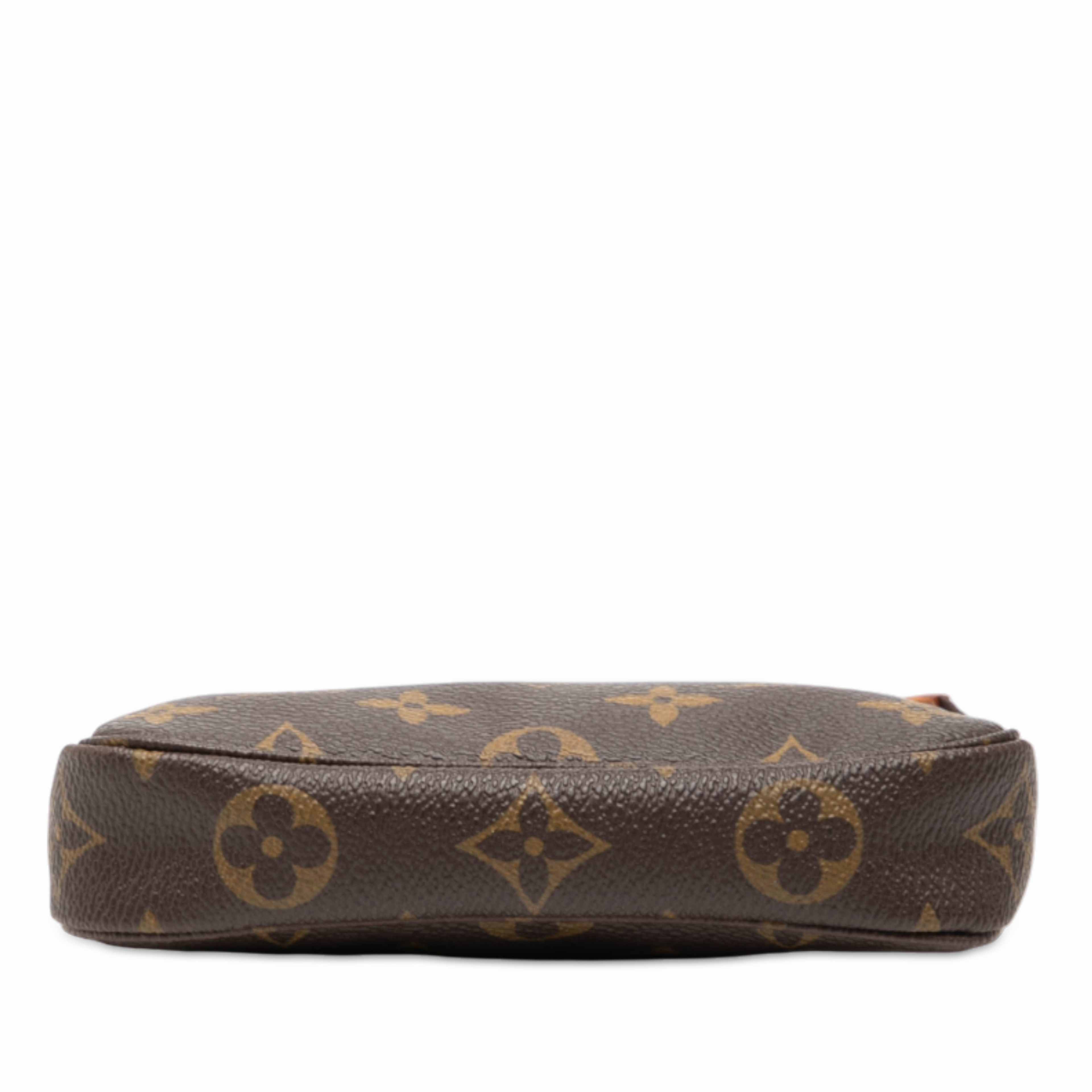 Louis Vuitton Monogram Mini Pochette Accessoires, från Luxclusif, i färgen brown. Klicka för att öppna bilden i stort format