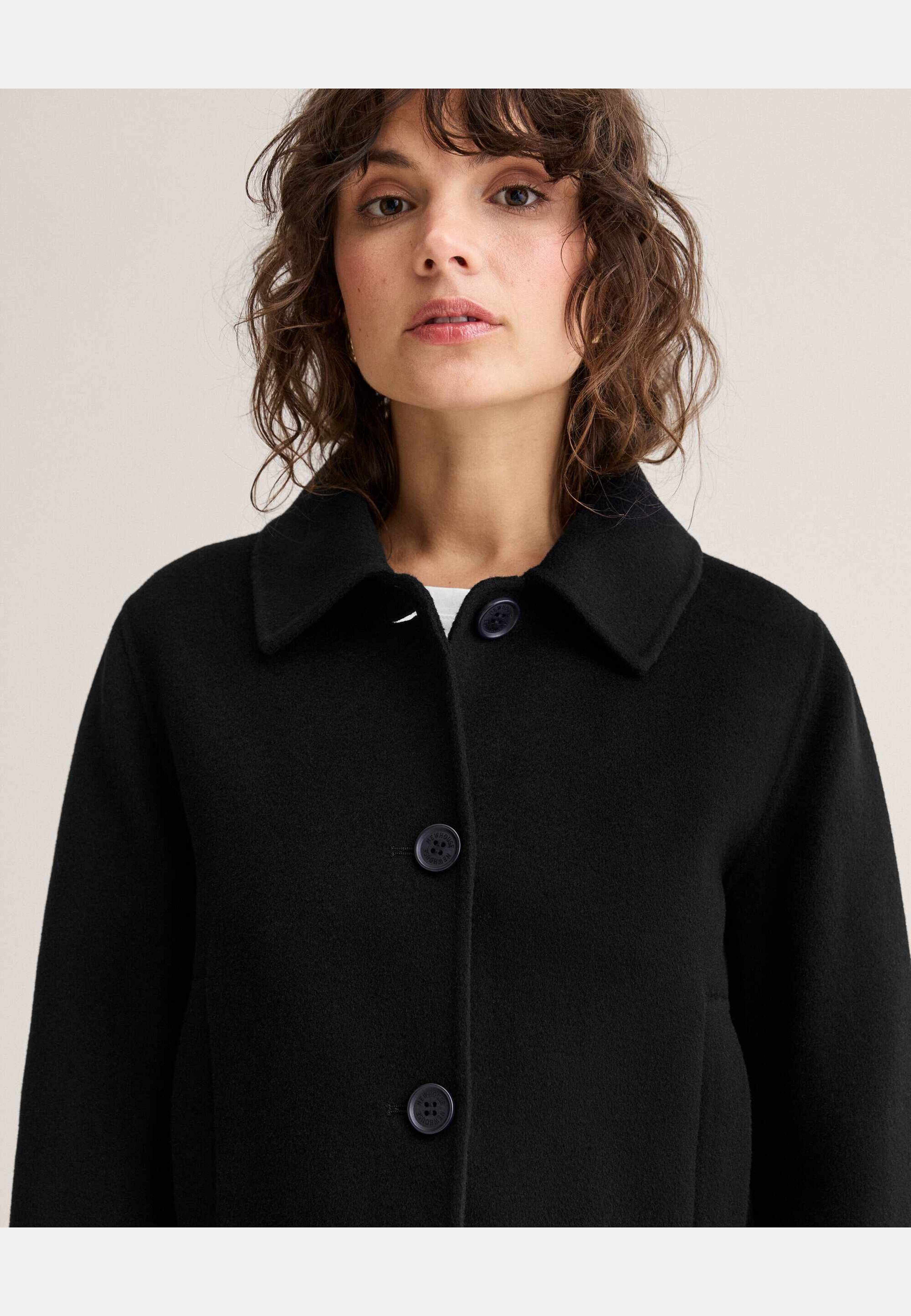 Siri Jacket, från Newhouse, i färgen marinblå. Klicka för att öppna bilden i stort format