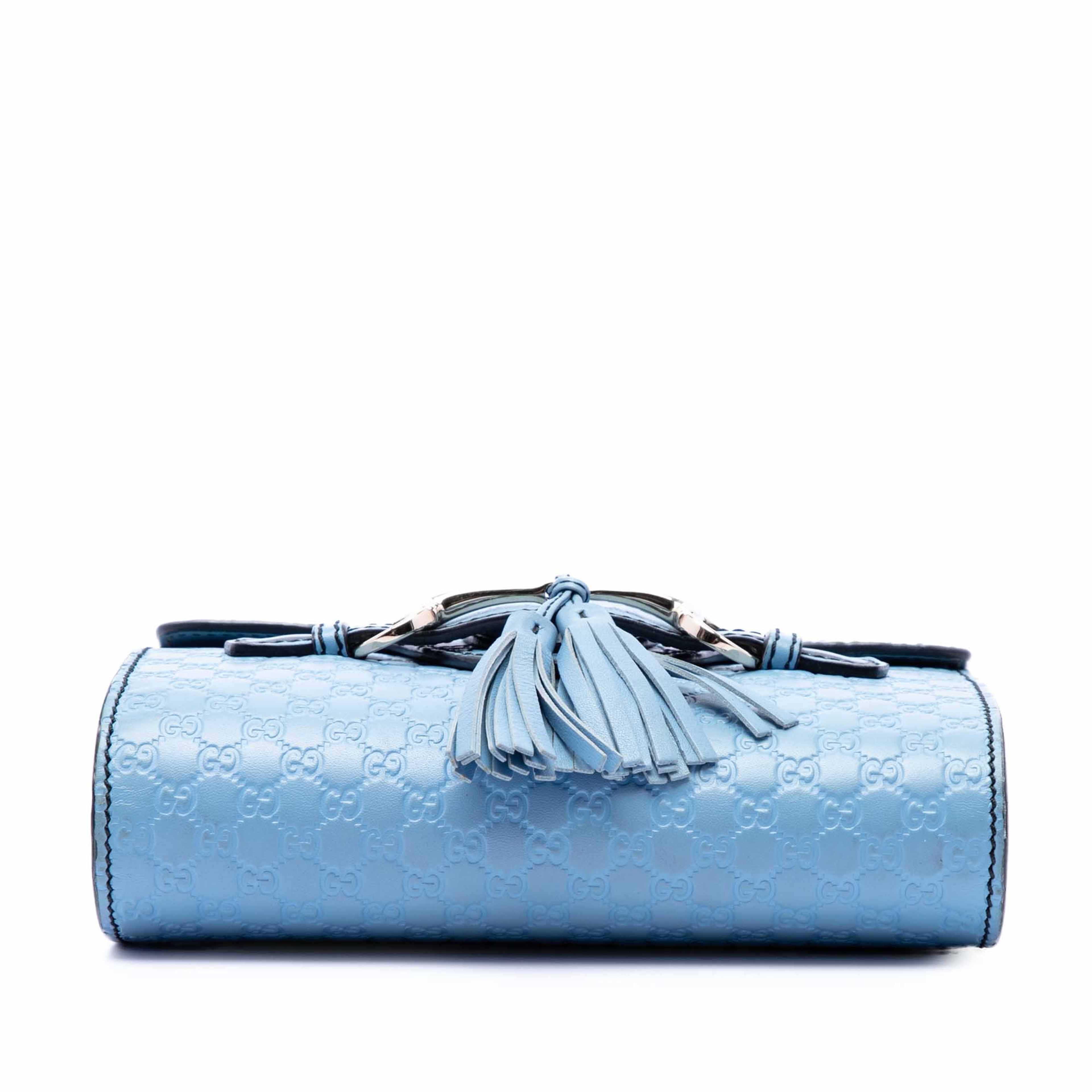 Gucci Mini Microguccissima Emily Crossbody, från Luxclusif, i färgen blå. Klicka för att öppna bilden i stort format