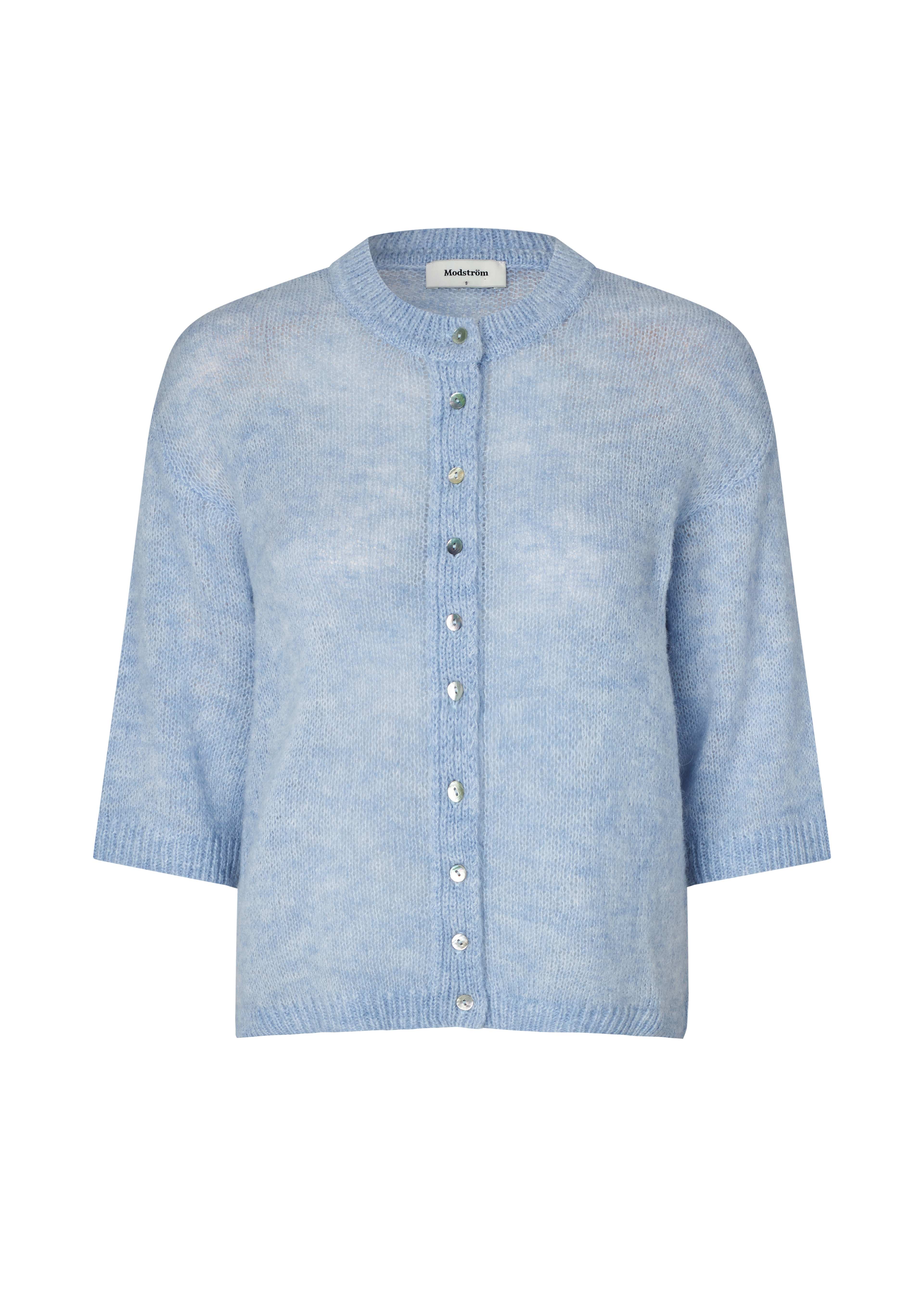 Bailormd Cardigan, från Modström, i färgen zen blue. Klicka för att öppna bilden i stort format