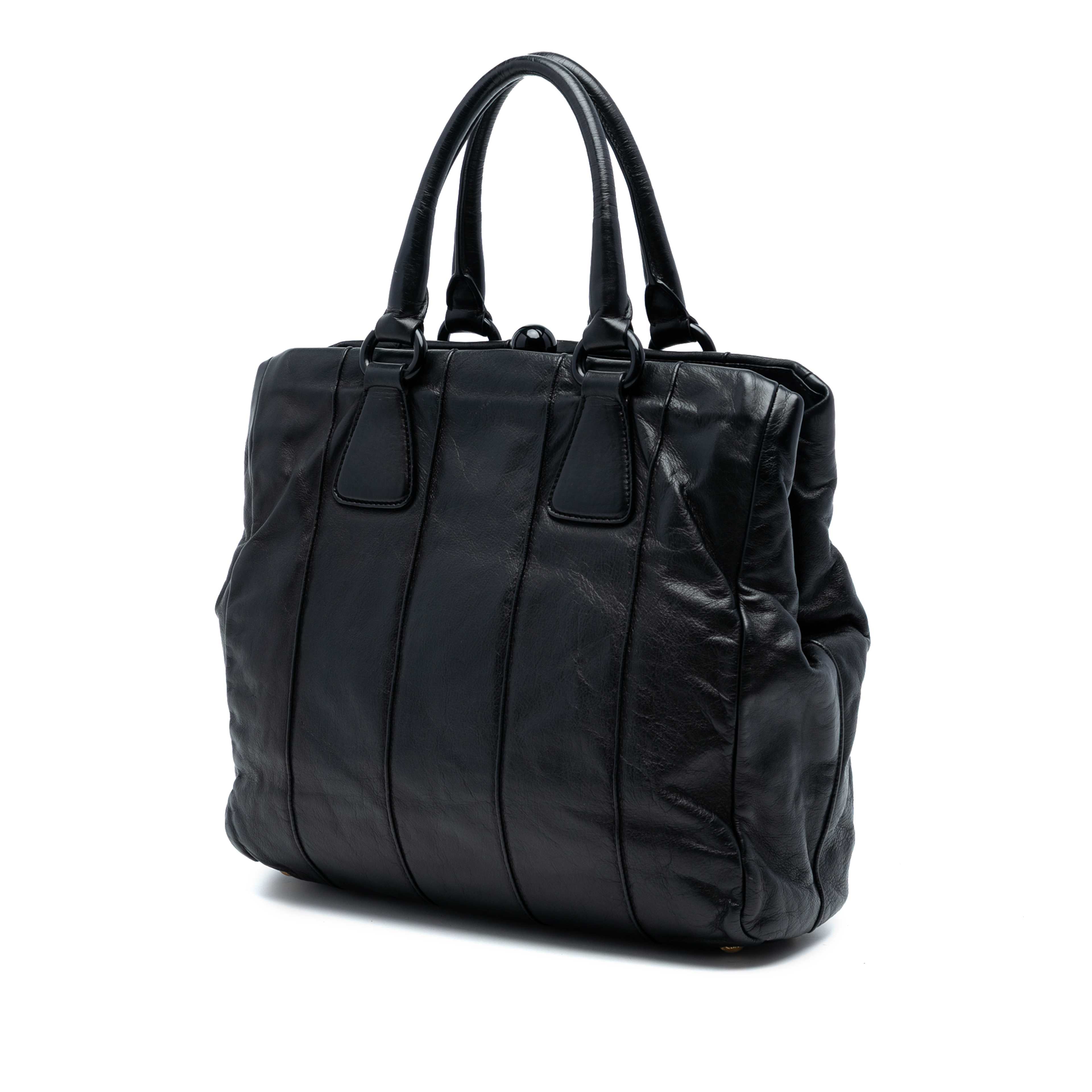 Prada Soft Calf Frame Top Handle Bag, från Luxclusif, i färgen black. Klicka för att öppna bilden i stort format