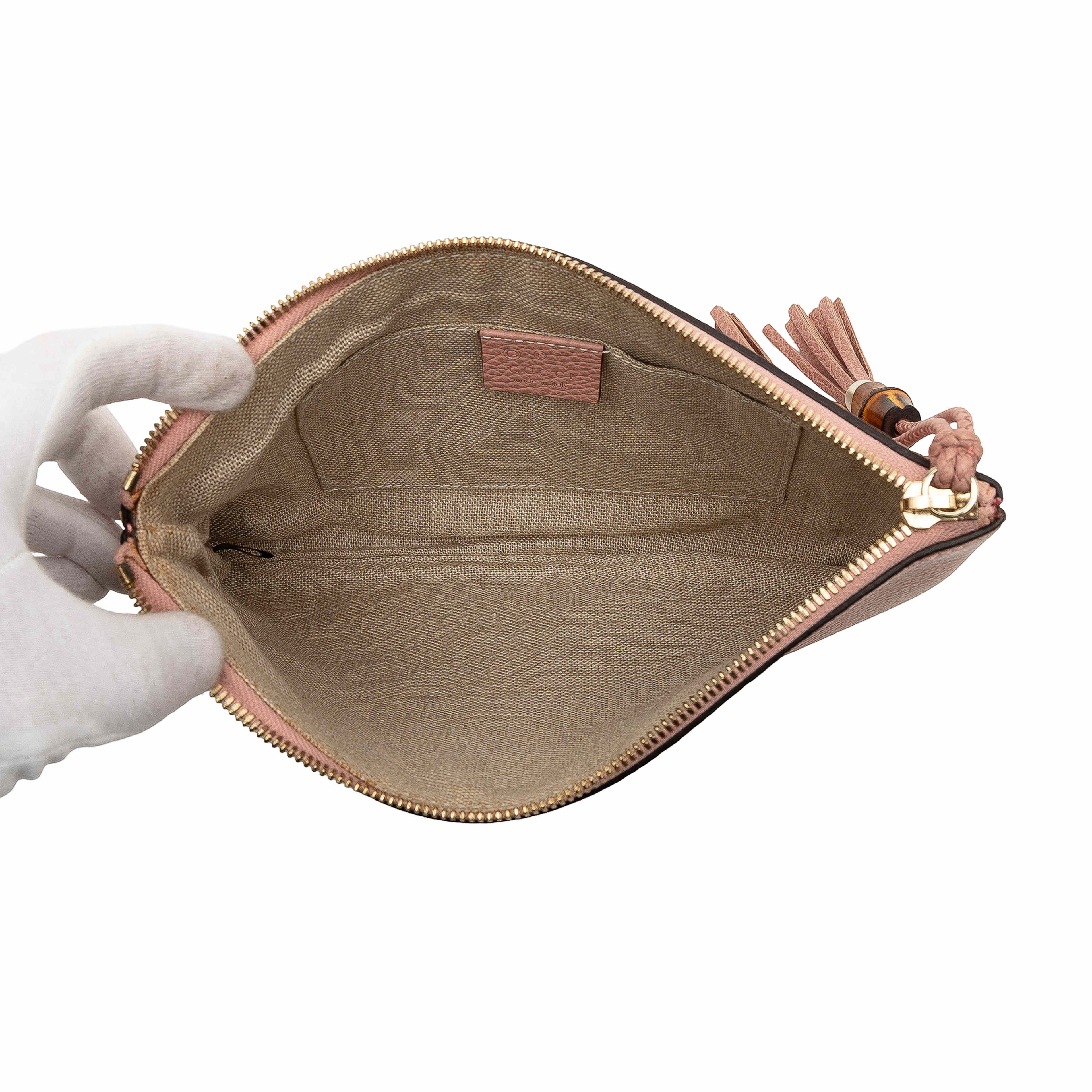 Gucci Calfskin Bamboo Clutch, från Luxclusif, i färgen light pink. Klicka för att öppna bilden i stort format