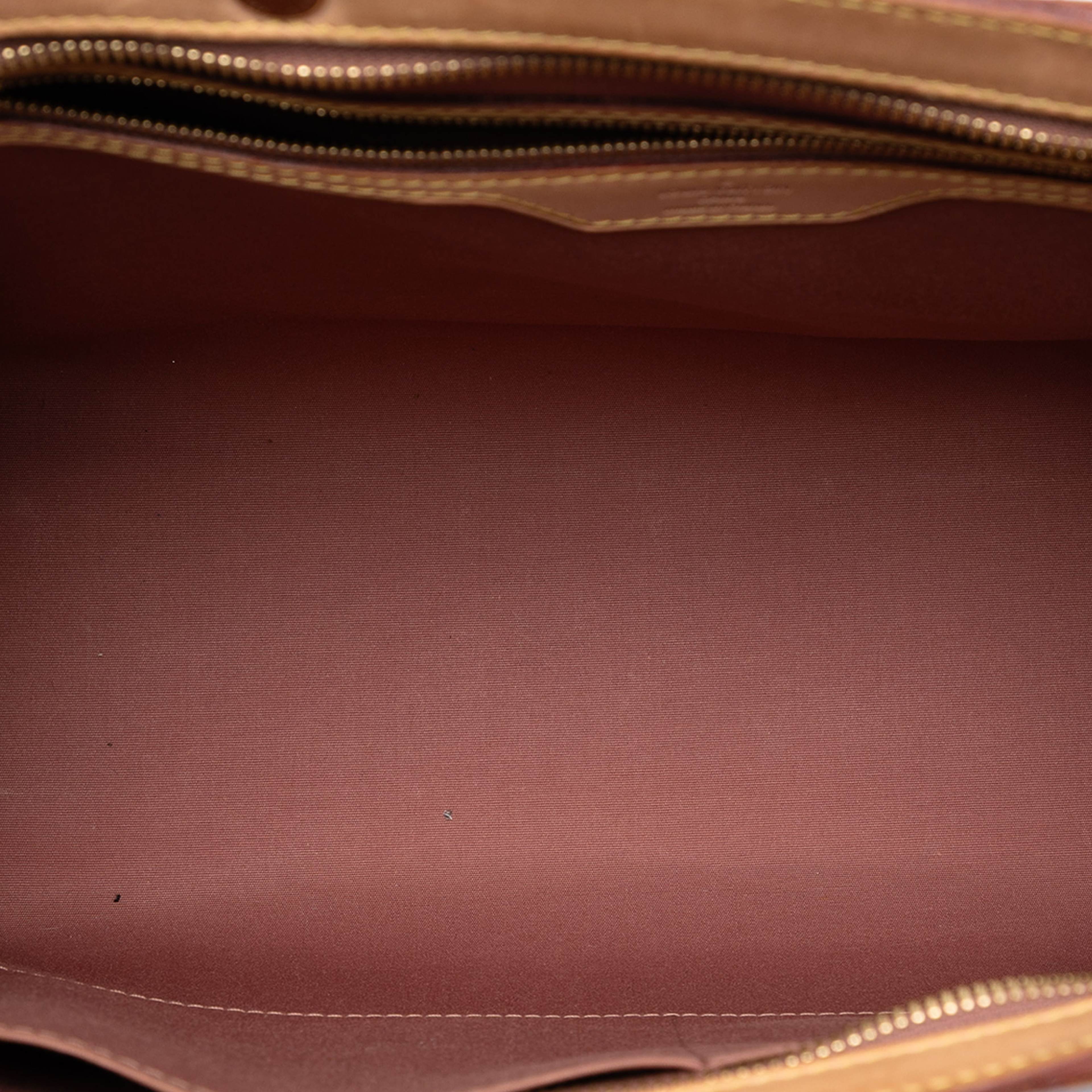 Louis Vuitton Monogram Vernis Brea Gm, från Luxclusif, i färgen camel. Klicka för att öppna bilden i stort format